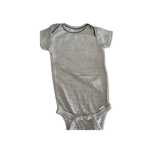 Gerber organic Unisex Stripe | Grey Onesie Size: 3-6 months Stripe | Grey