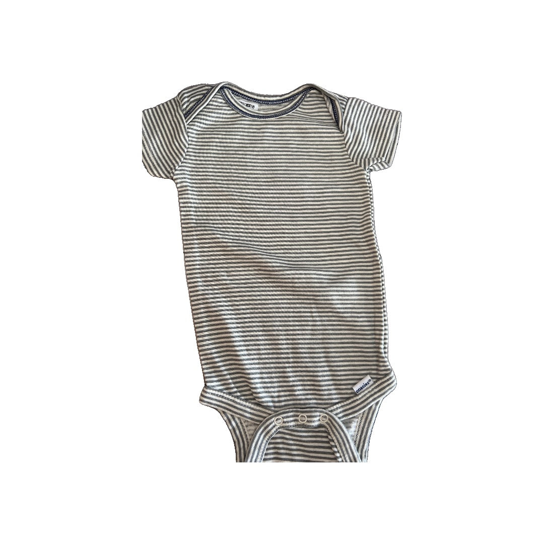 Gerber organic Unisex Stripe | Grey Onesie Size: 3-6 months Stripe | Grey