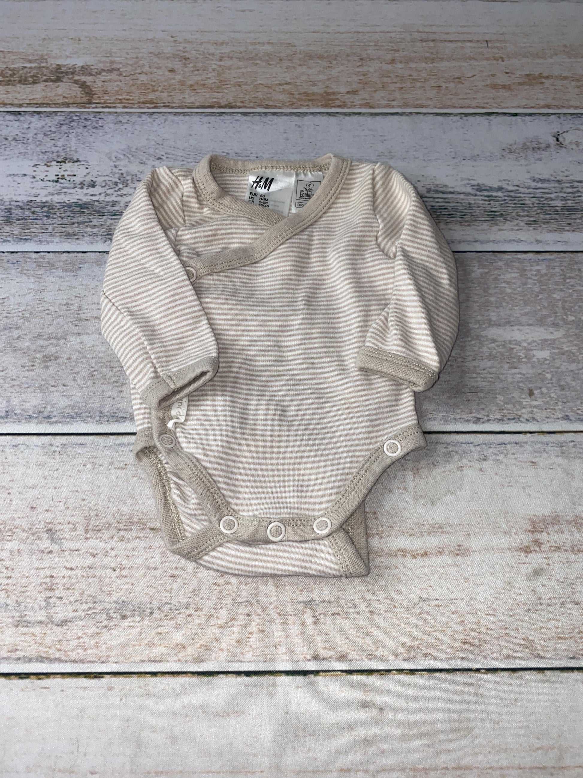 H&M Unisex Striped | cream | Brown Onesie Size: Newborn Striped | cream | Brown
