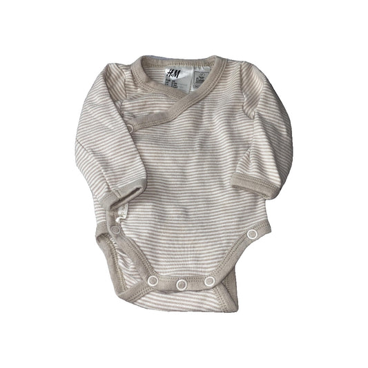 H&M Unisex Striped | cream | Brown Onesie Size: Newborn Striped | cream | Brown