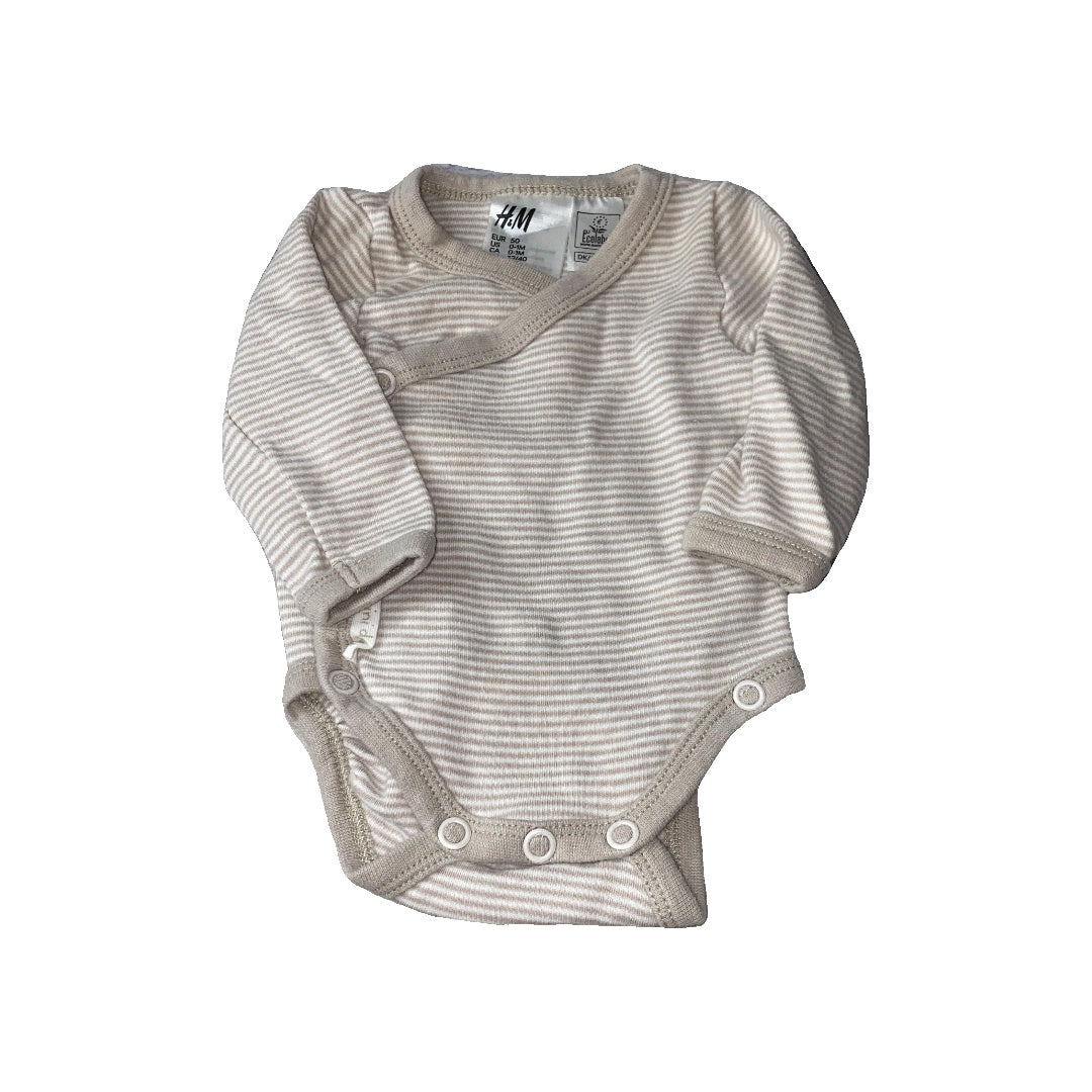 H&M Unisex Striped | cream | Brown Onesie Size: Newborn Striped | cream | Brown