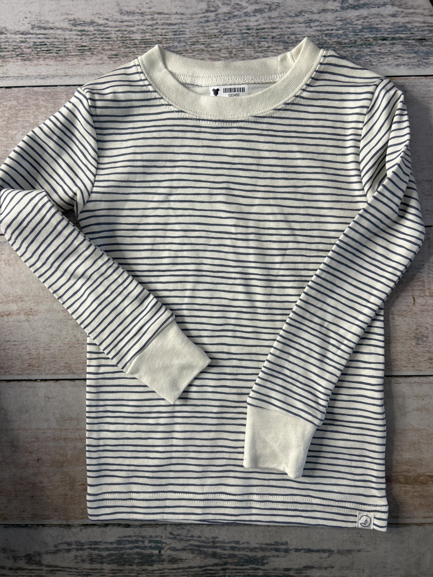 Unisex Striped 1-piece footed Pajamas Size: 24 months Striped