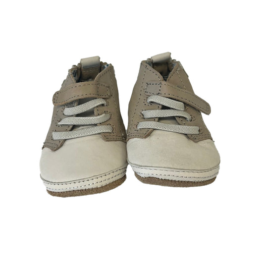 Robeez Boys Tan | Beige Shoes Size: 0-3 Months