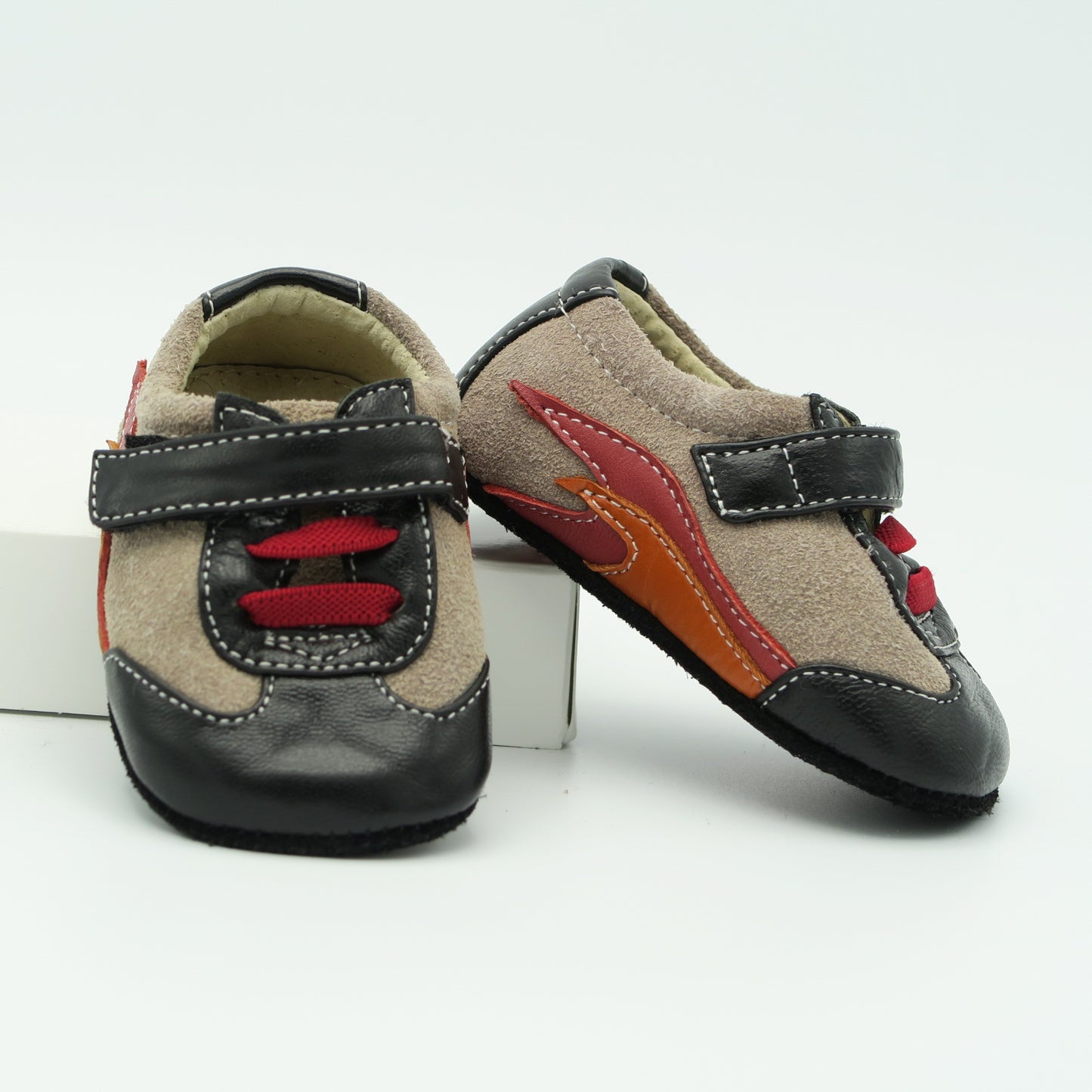 Smaller by See Kai Run Boys Tan/Black/Red/Orange Sneakers Size: 0-6 Months