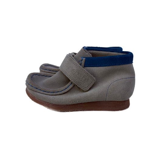 Clarks Boys Tan | Blue Boots Size: 6.5-7 Toddler Tan | Blue
