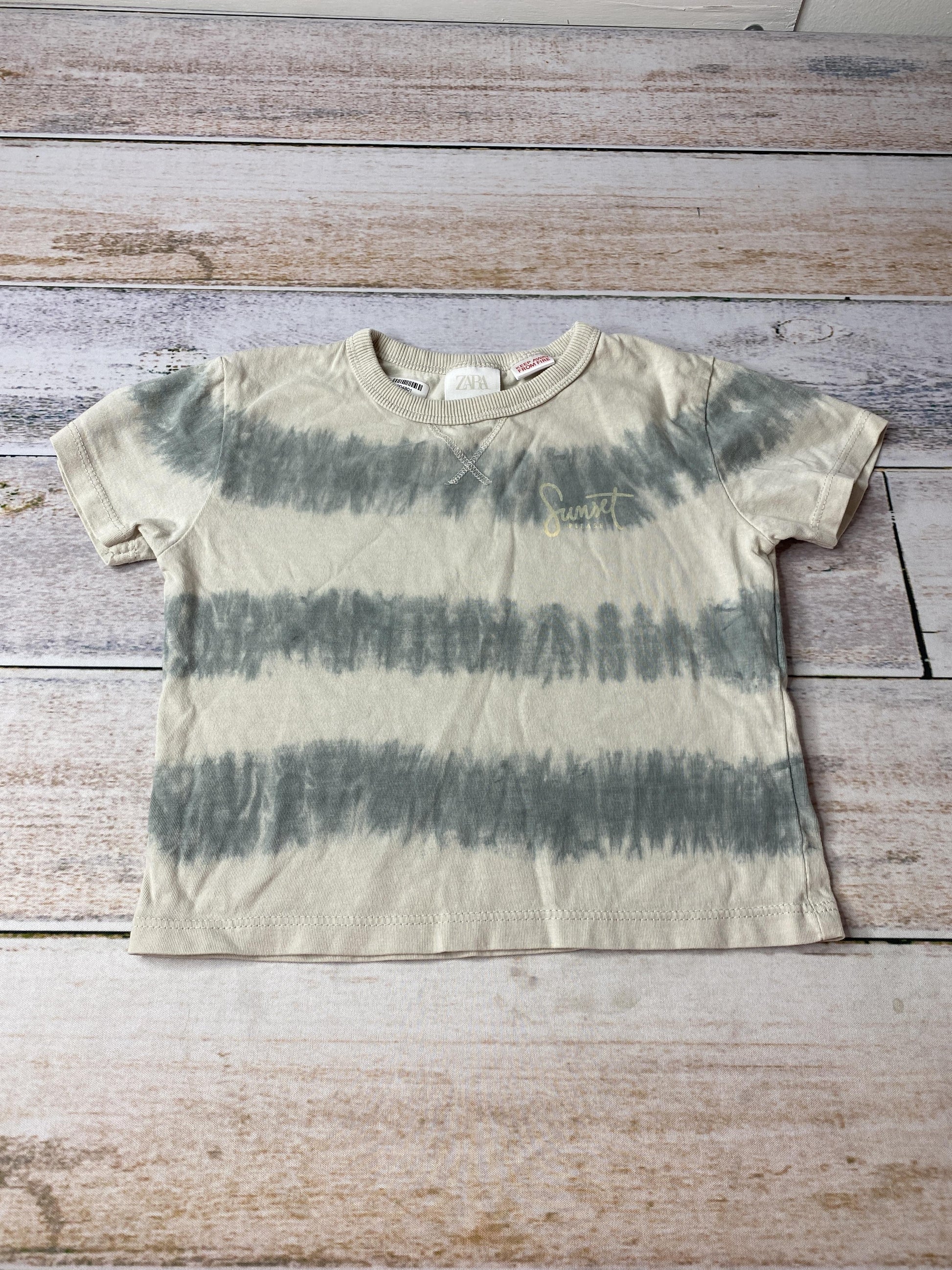 Zara Boys Tan | green | Tie Dye T-Shirt Size: 9-12 Months Tan | green | Tie Dye
