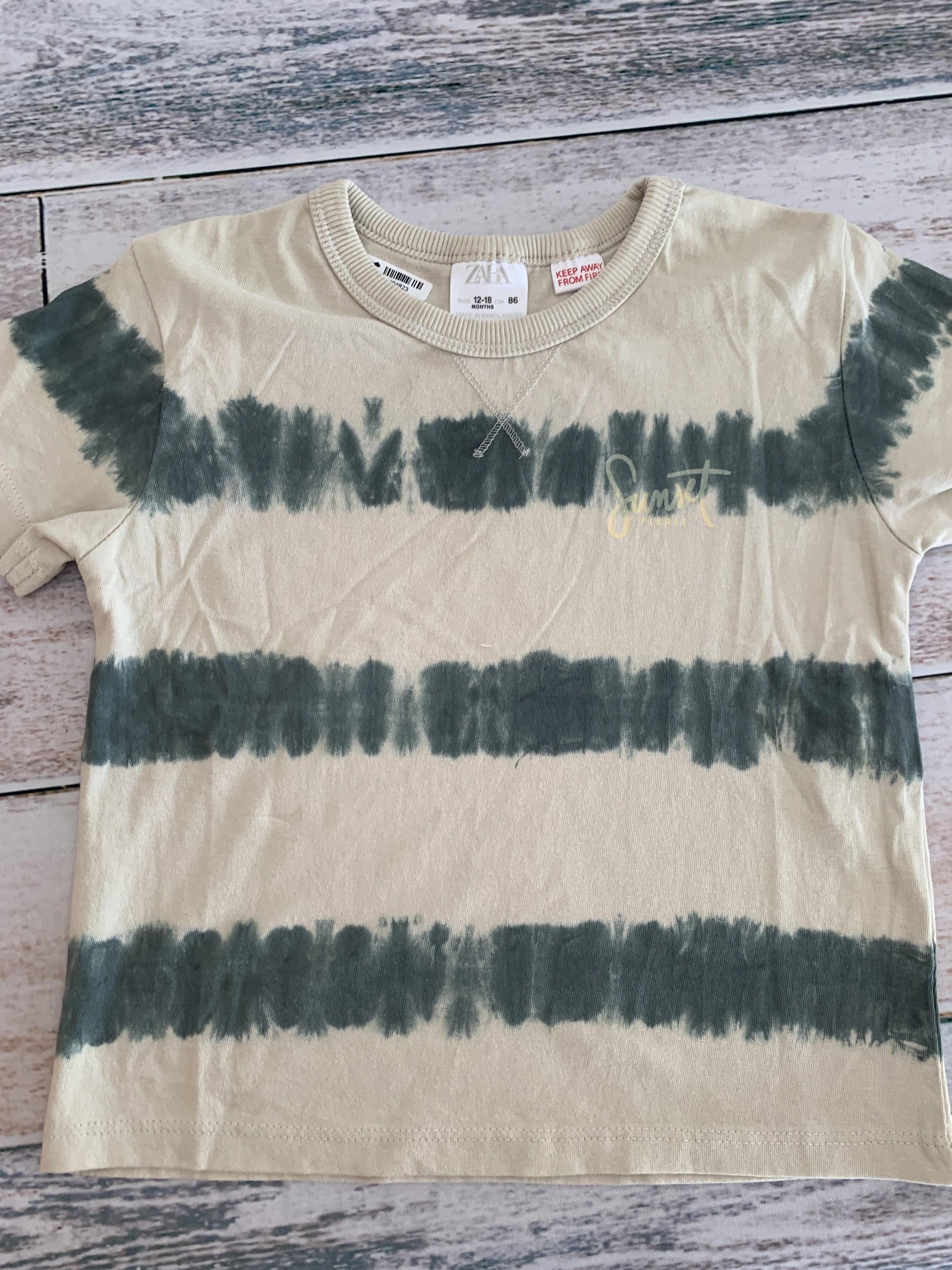 Zara Boys Tan | Sage | Tie Dye T-Shirt Size: 12-18 months Tan | Sage | Tie Dye