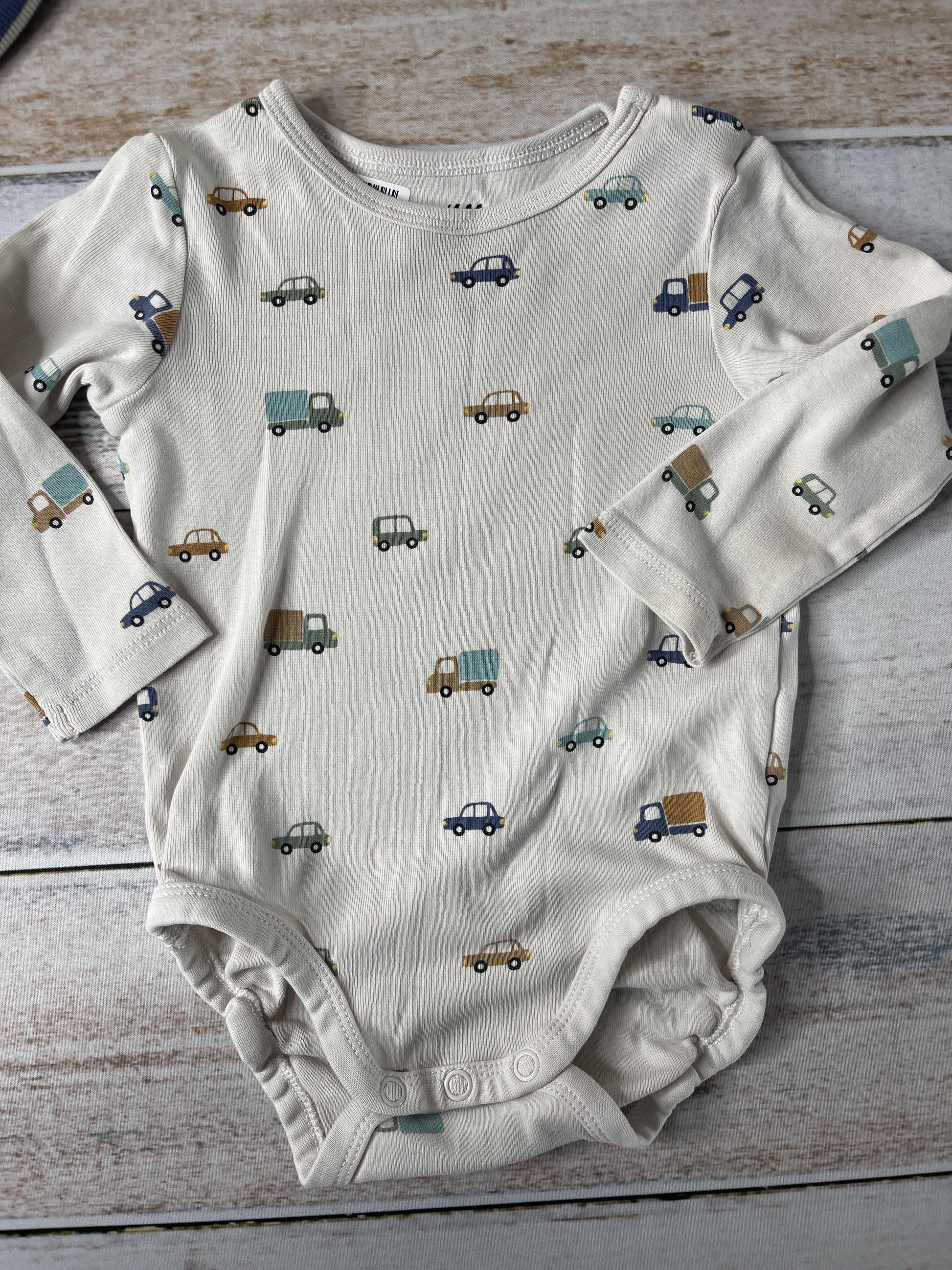 H&M Boys Tan | Trucks Onesie Size: 6-9 months Tan | Trucks