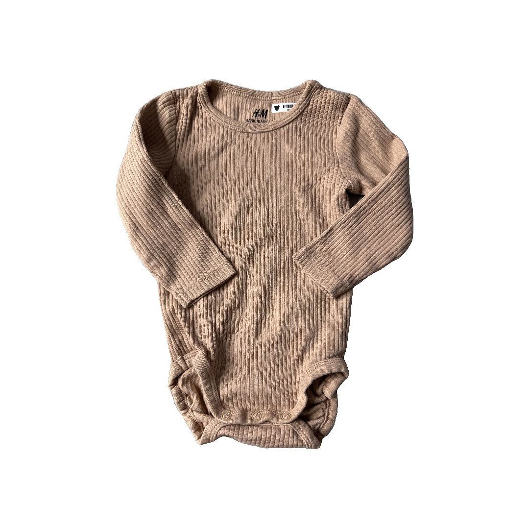 H&M Unisex Tan Onesie Size: 3-6 months Tan