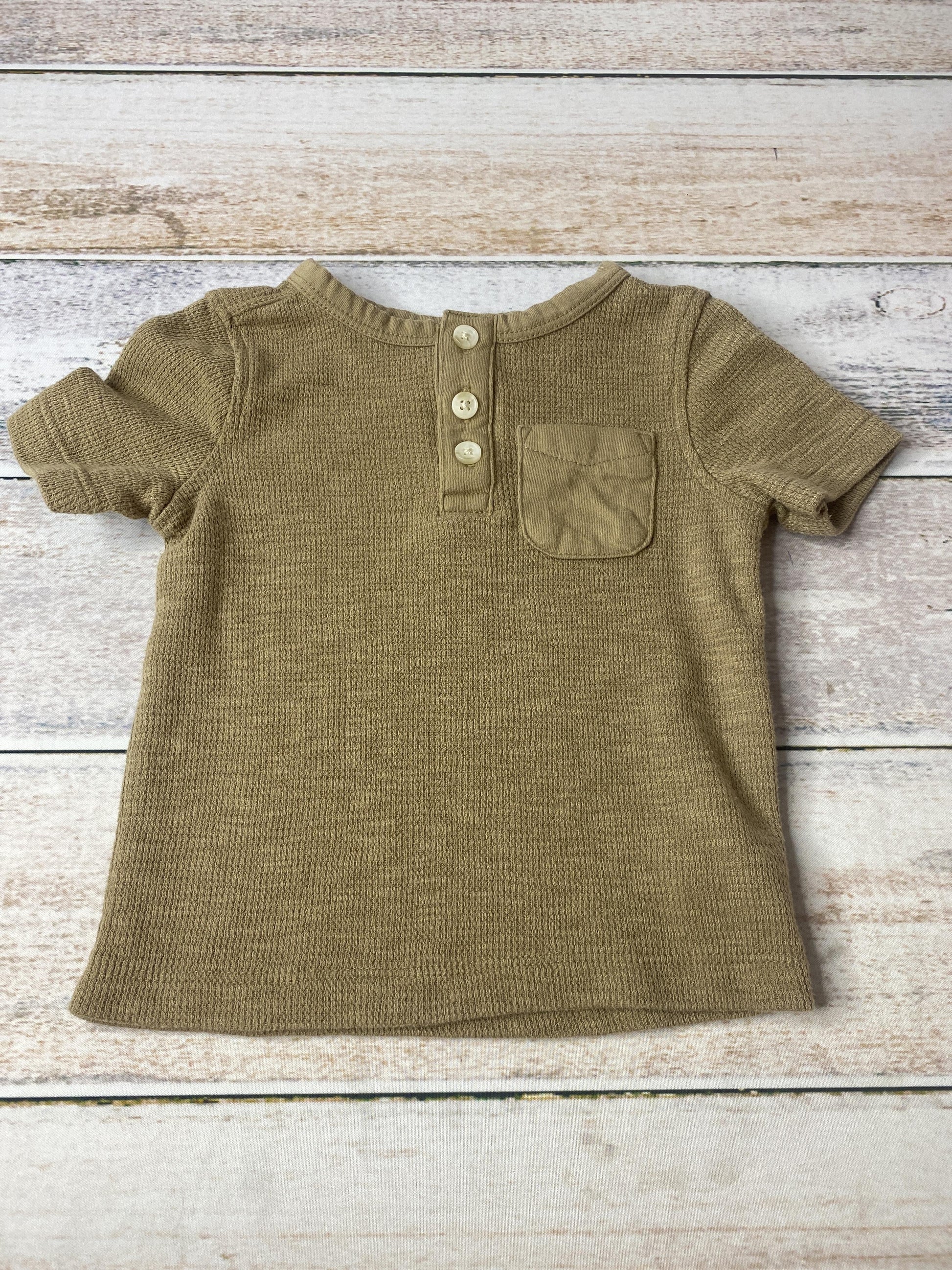 Old Navy Boys Tan Shirt Size: 12-18 months Tan