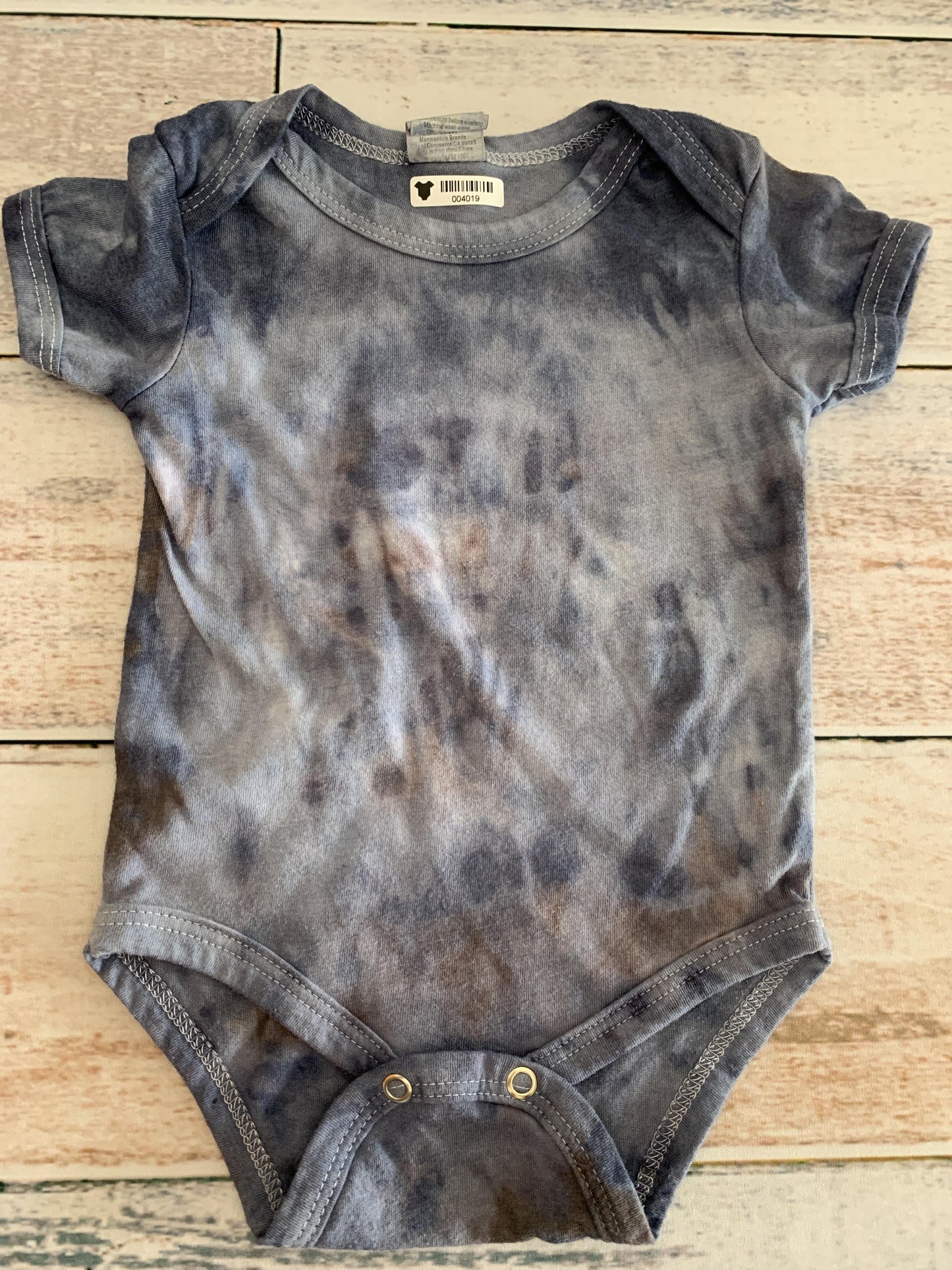 Unisex Tie Dye Onesie Size: 6-9 months Tie Dye