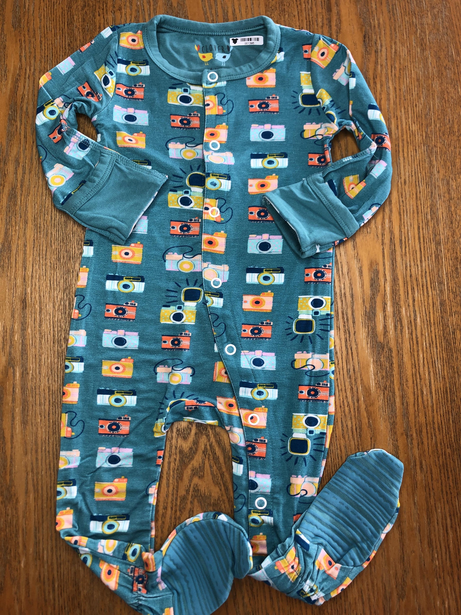 Clover Baby & Kids Unisex Turquoise | Rainbow Pajamas Size: 6-9 months Turquoise | Rainbow