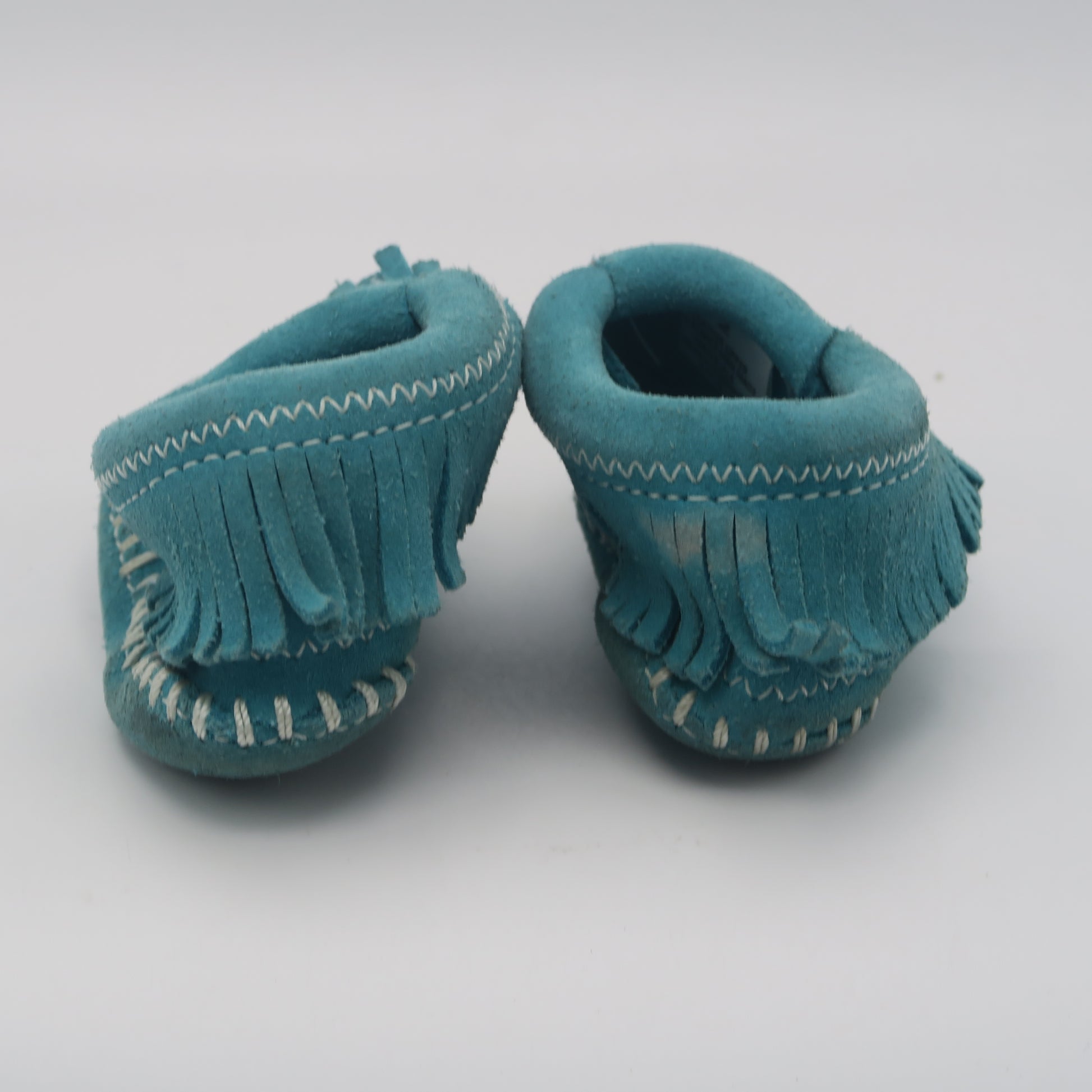 Minnetonka Girls Turquoise Shoes Size: 2 Infant Turquoise