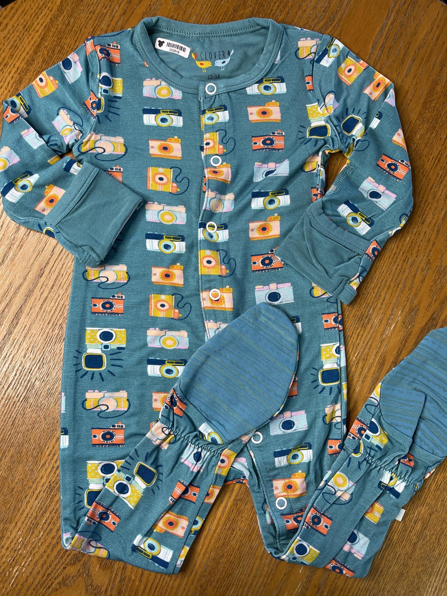 Clover Baby & Kids Unisex Turquoise Pajamas Size: 12-18 months Turquoise