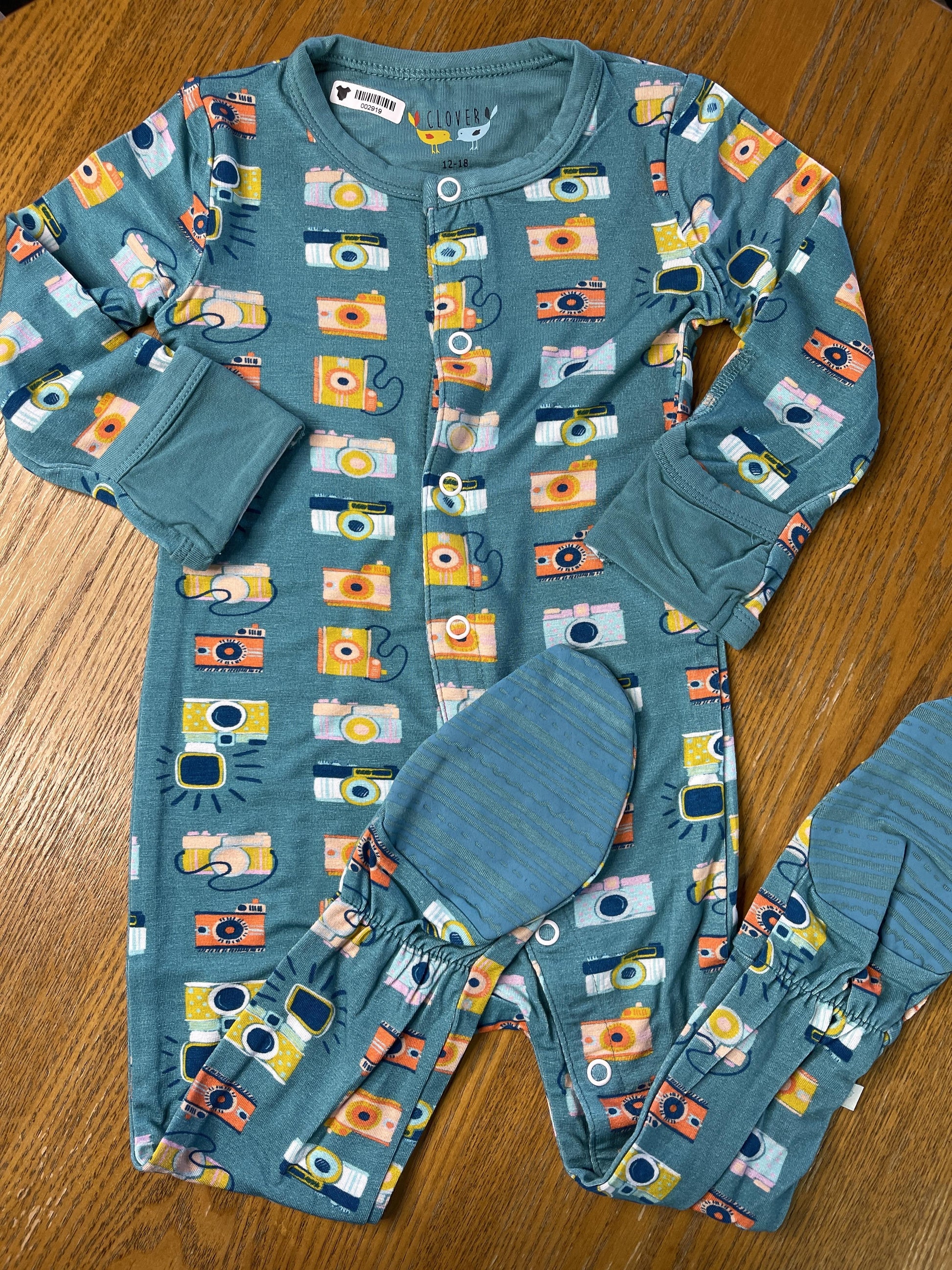 Clover Baby & Kids Unisex Turquoise Pajamas Size: 12-18 months Turquoise