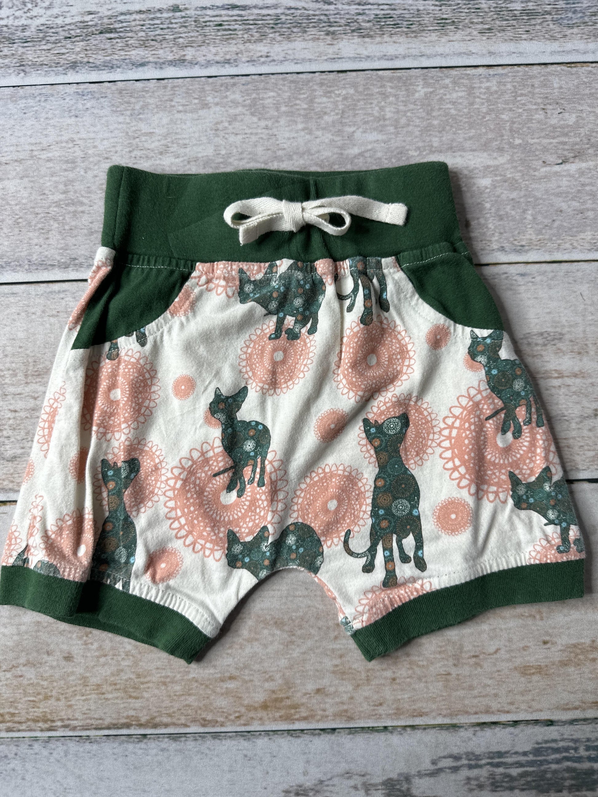Cat & Dogma Girls Whimsical | Cat | pink | green Shorts Size: 12-18 months Whimsical | Cat | pink | green
