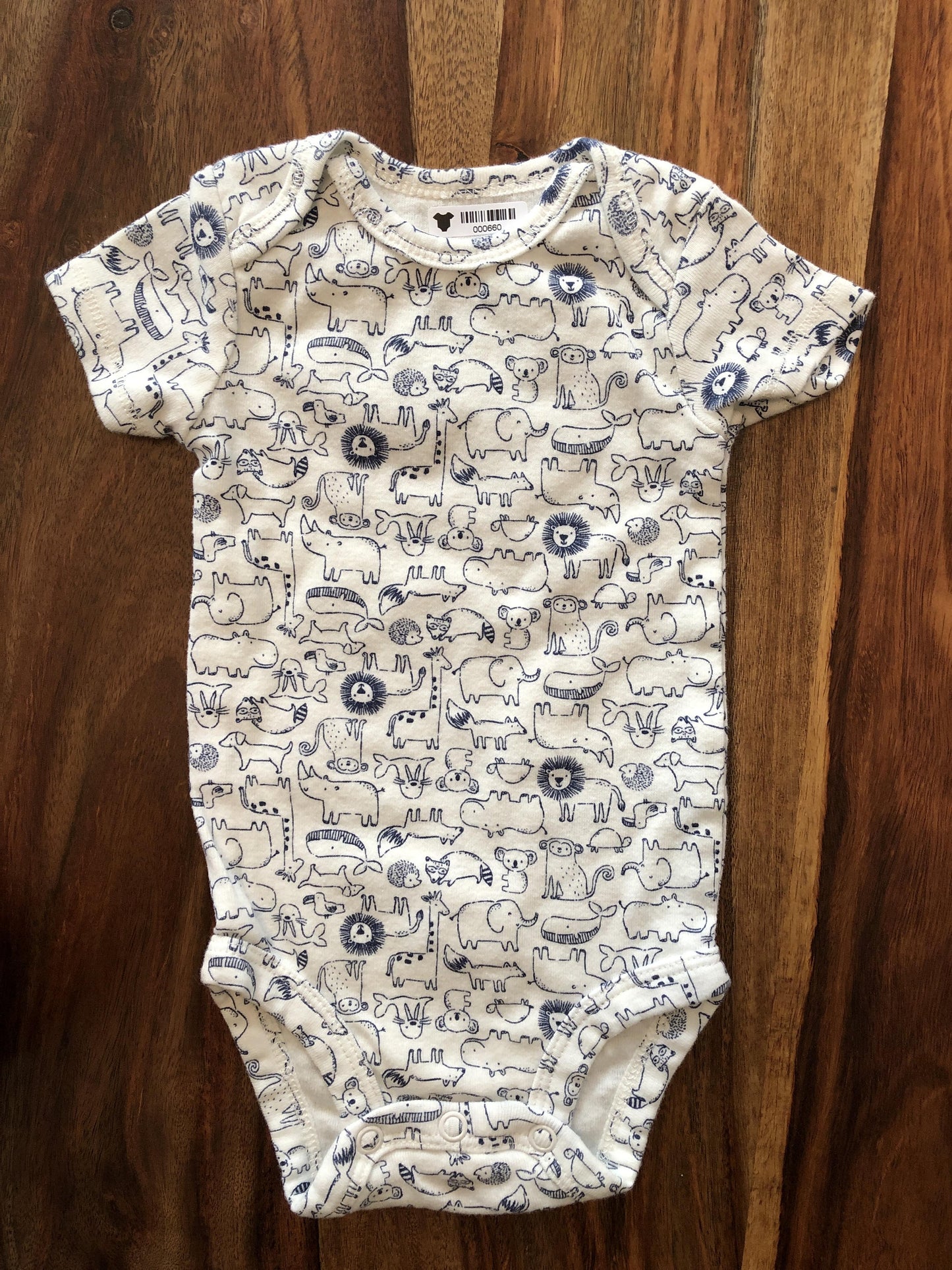 Carters Unisex White | animals | Pattern Onesie Size: 3 months White | animals | Pattern