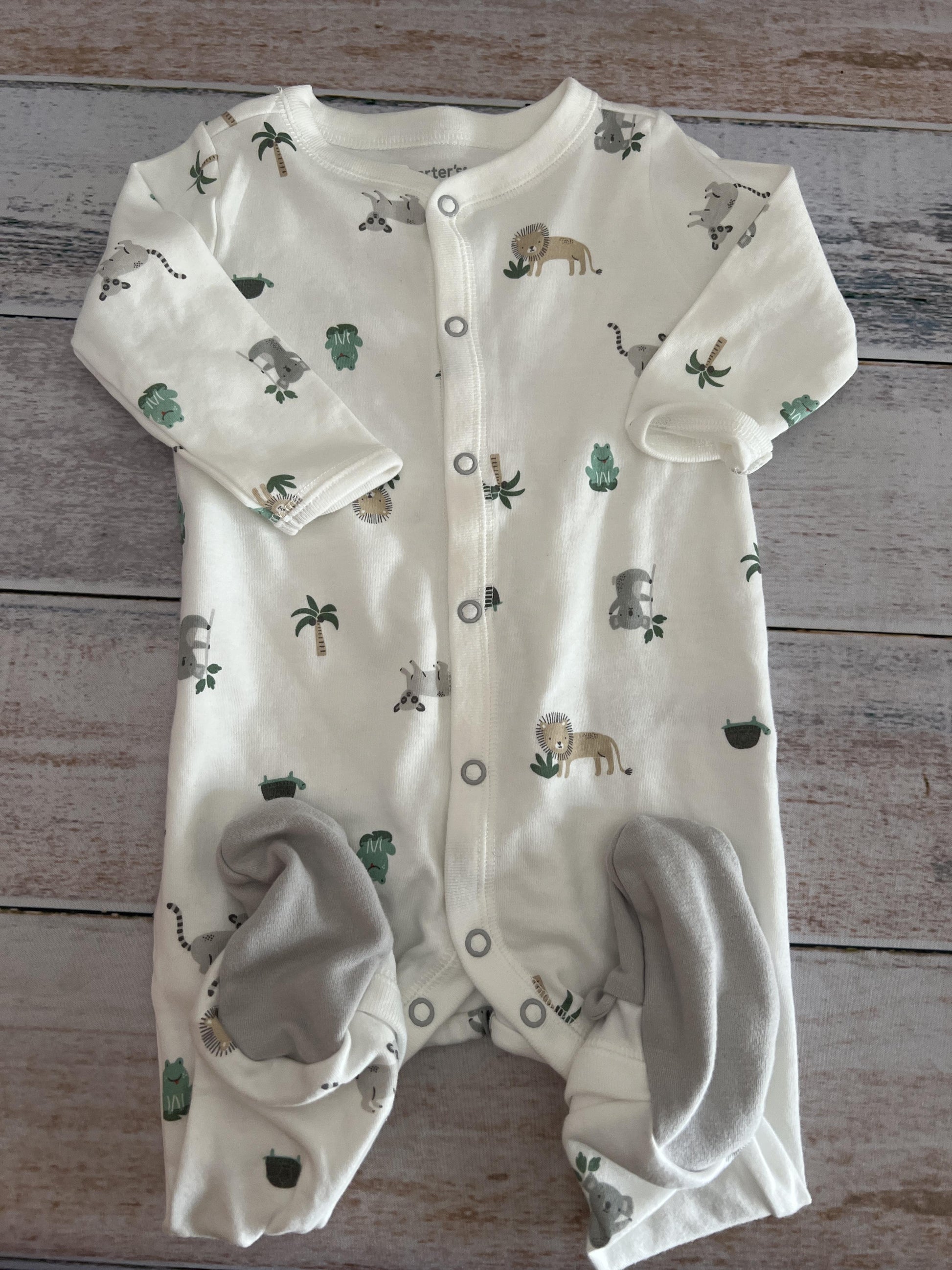 Carters Boys White | animals Pajamas Size: 6 months White | animals