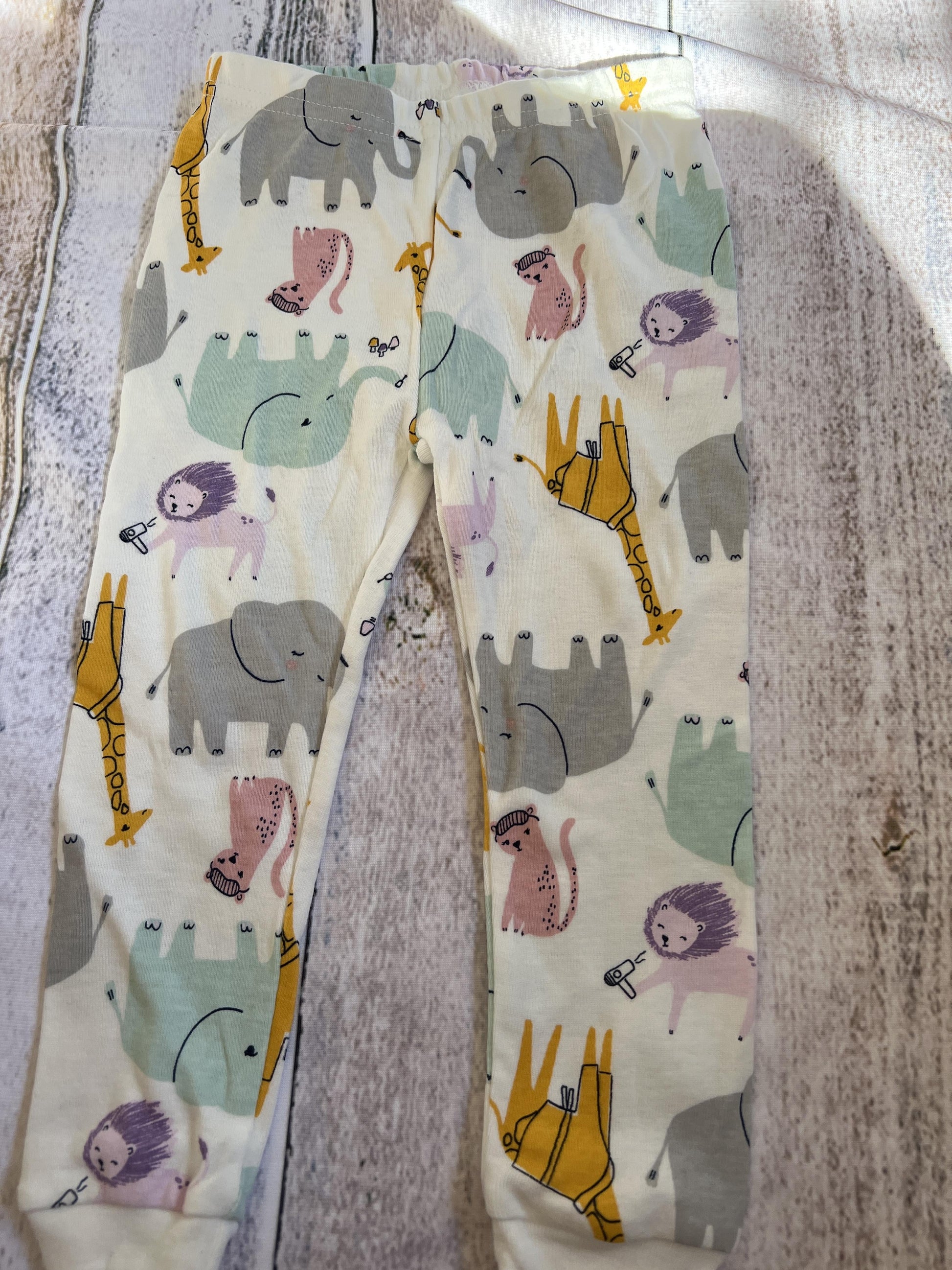 Carters Girls White | animals Pajamas Size: 12M White | animals