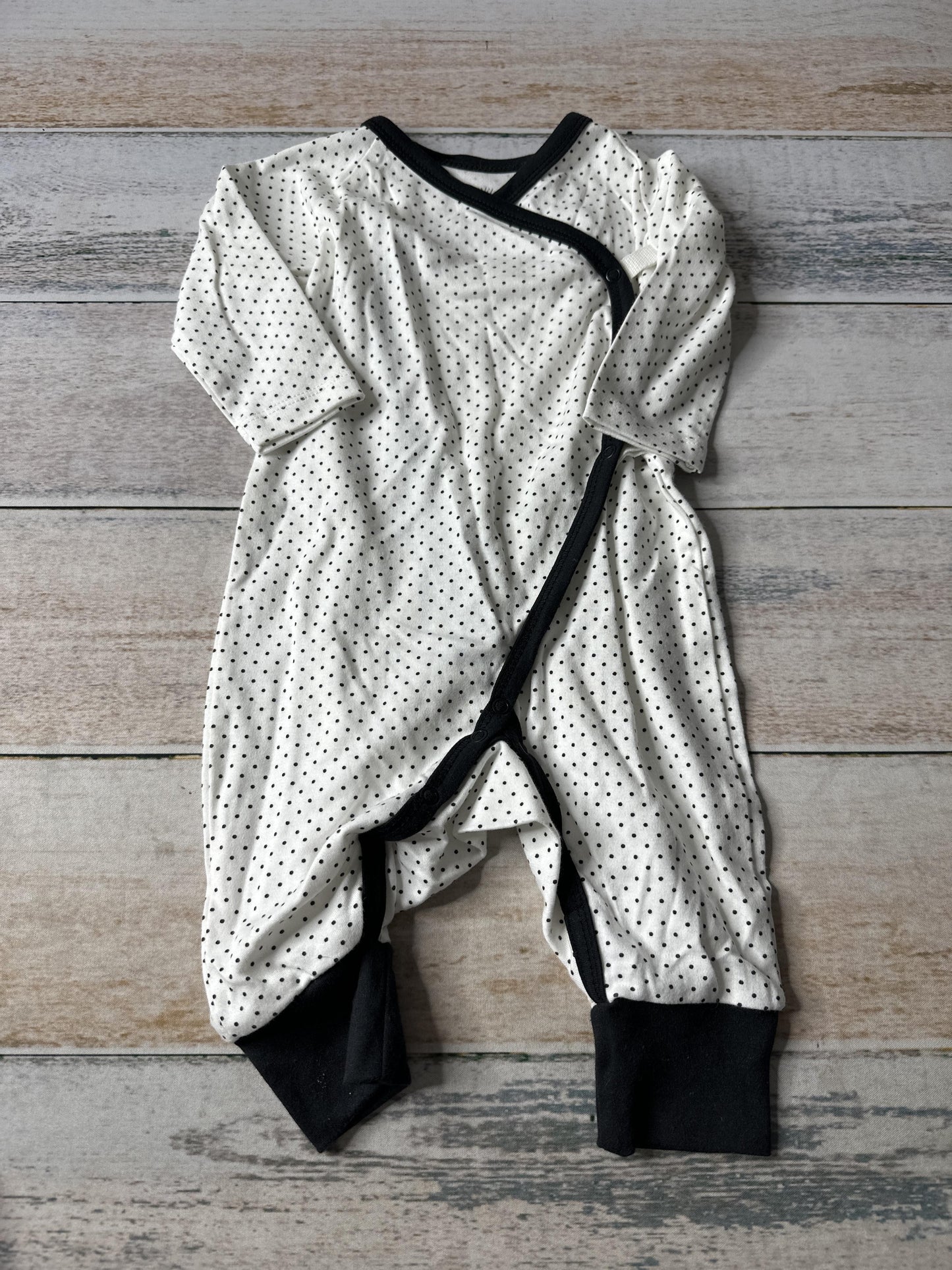 Under The Nile Unisex White | Black | Dots Long Sleeve Outfit Size: 0-3 months White | Black | Dots
