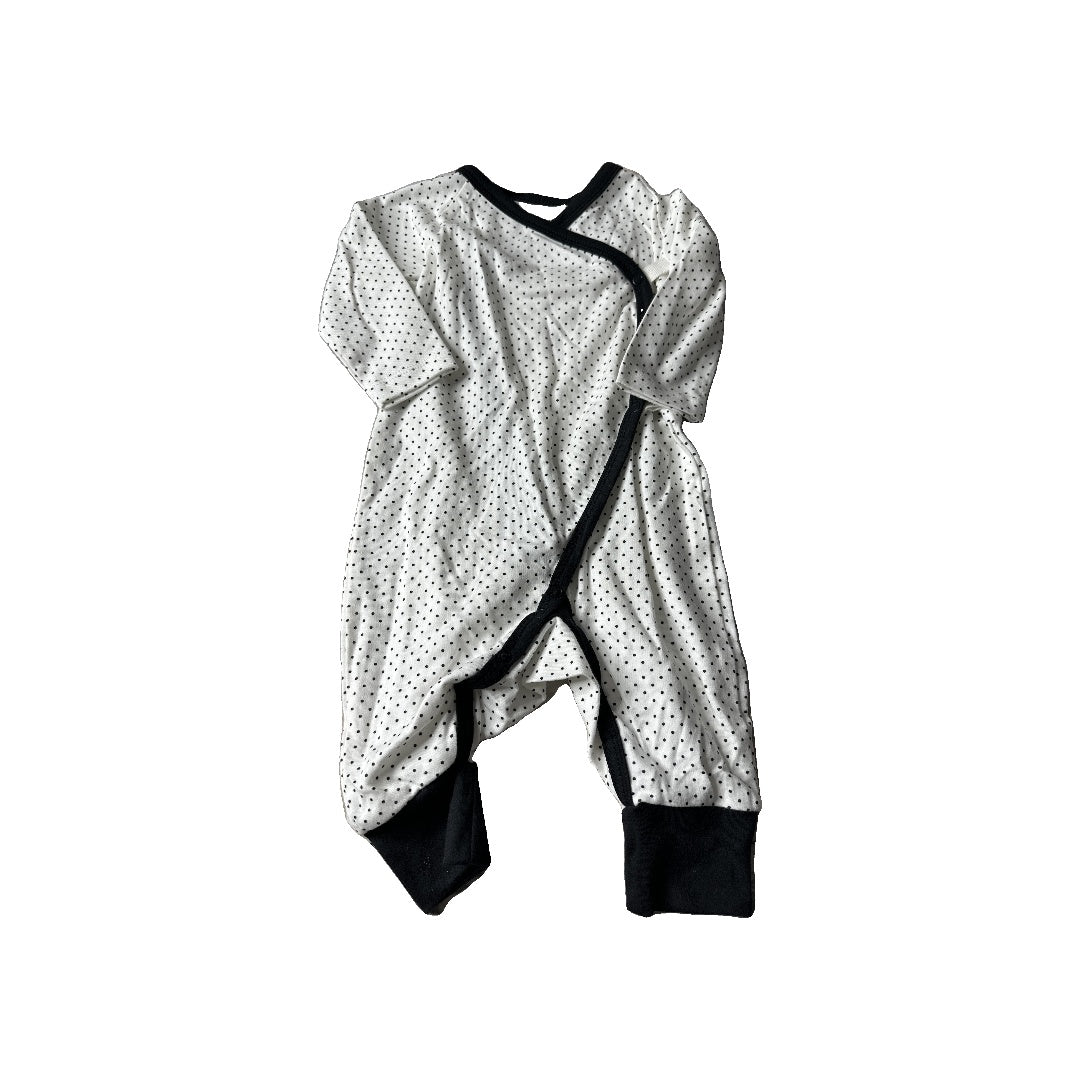 Under The Nile Unisex White | Black | Dots Long Sleeve Outfit Size: 0-3 months White | Black | Dots