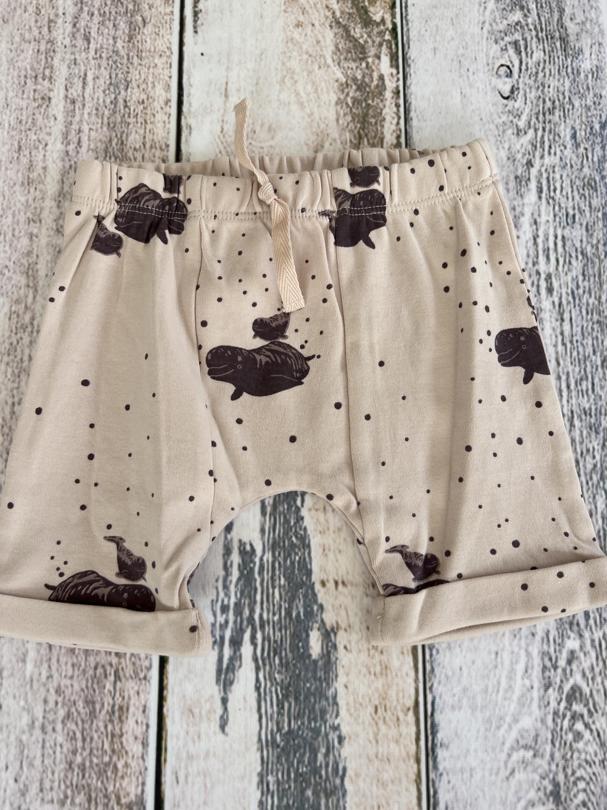 Kate Quinn Girls White | Black | Pattern Shorts Size: 12-18 months White | Black | Pattern