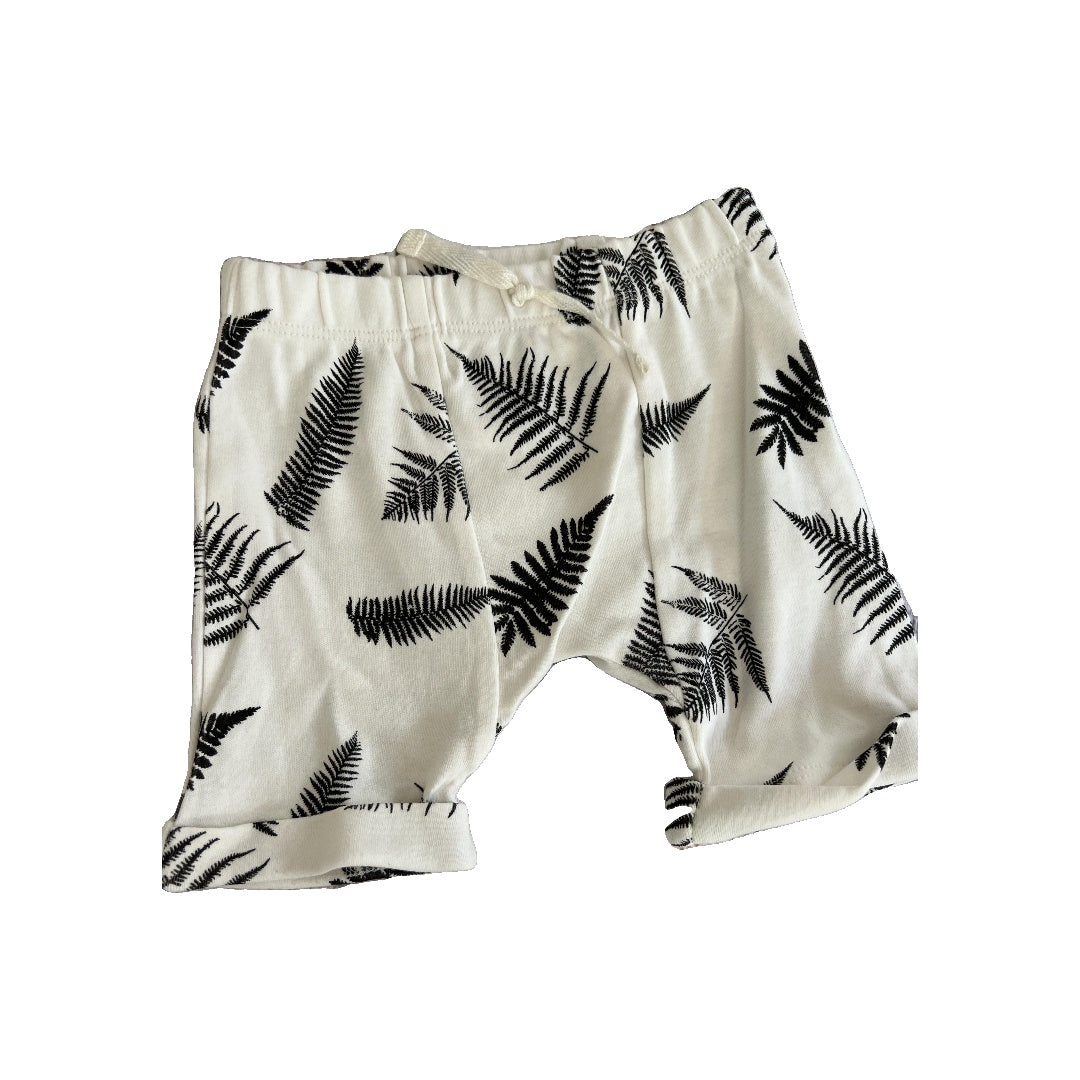 Kate Quinn Unisex White | Black | Pattern Shorts Size: 6-12 months White | Black | Pattern