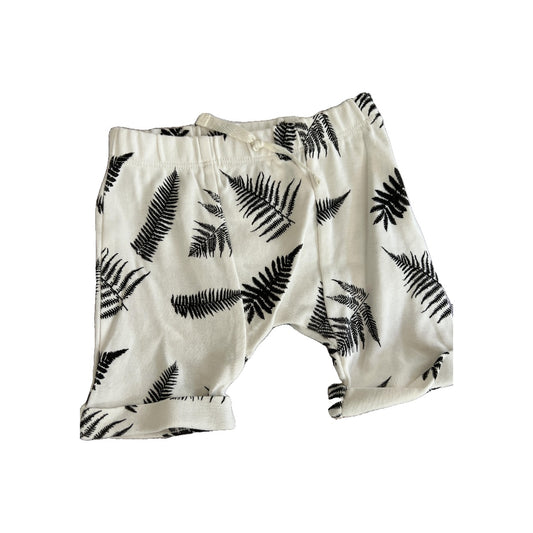 Kate Quinn Unisex White | Black | Pattern Shorts Size: 6-12 months White | Black | Pattern