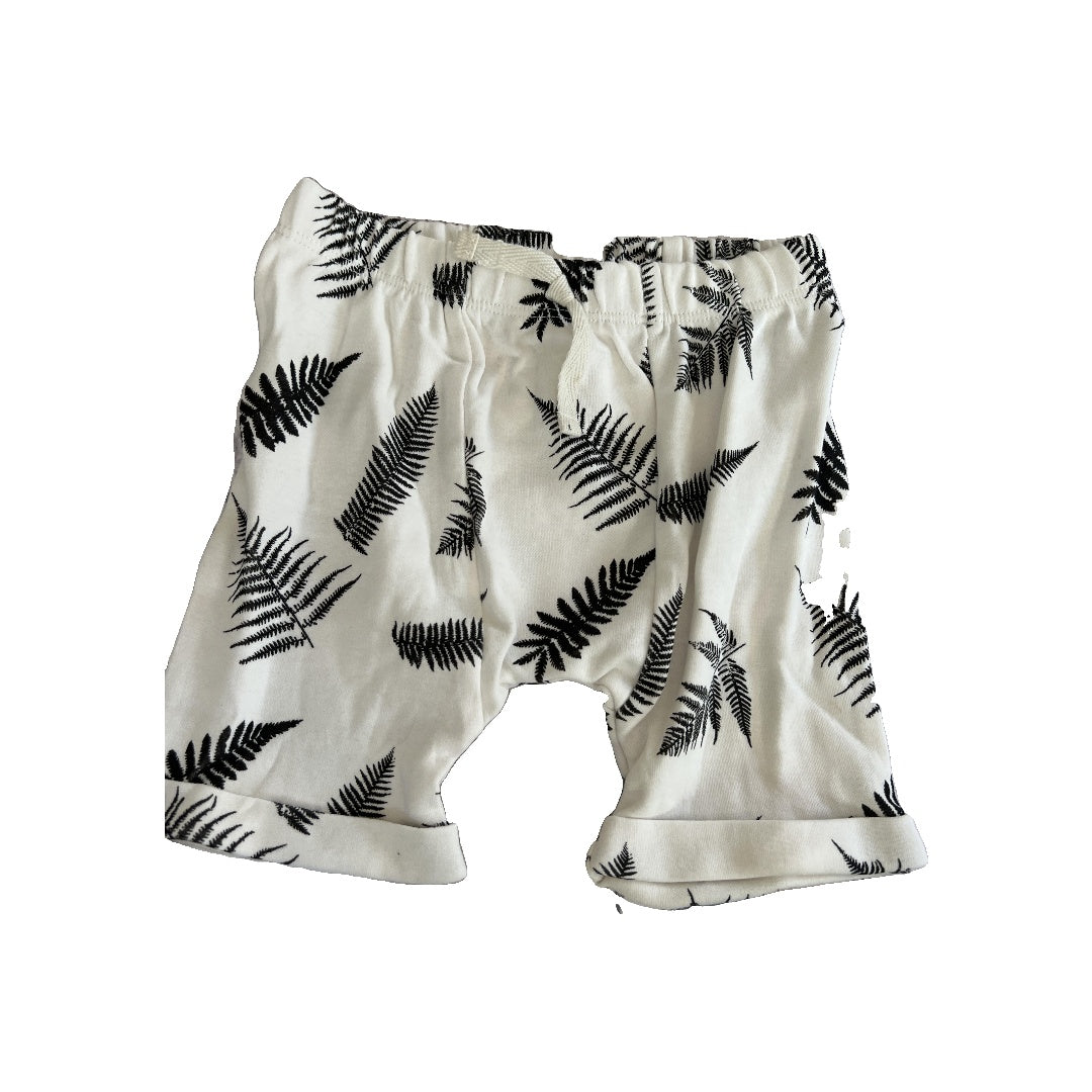 Kate Quinn Unisex White | Black | Pattern Shorts Size: 18-24 months White | Black | Pattern