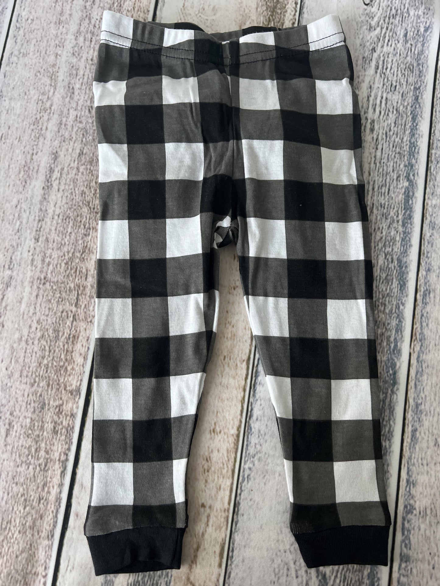 Leveret Unisex White | Black | plaid Pajamas Size: 12-18 months White | Black | plaid