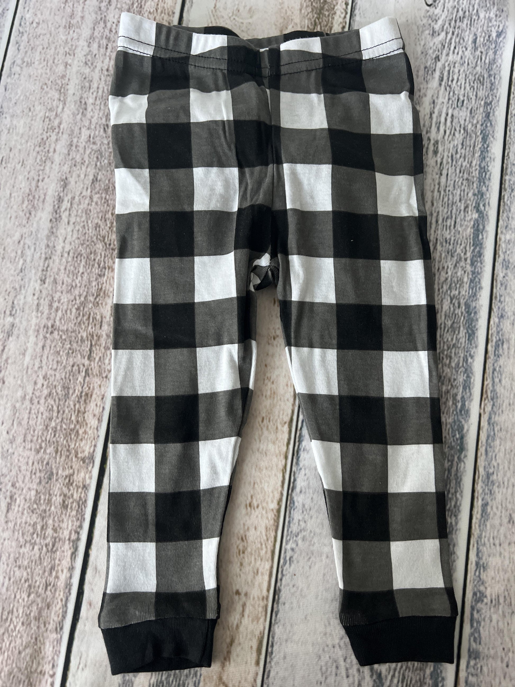 Leveret Unisex White | Black | plaid Pajamas Size: 12-18 months White | Black | plaid