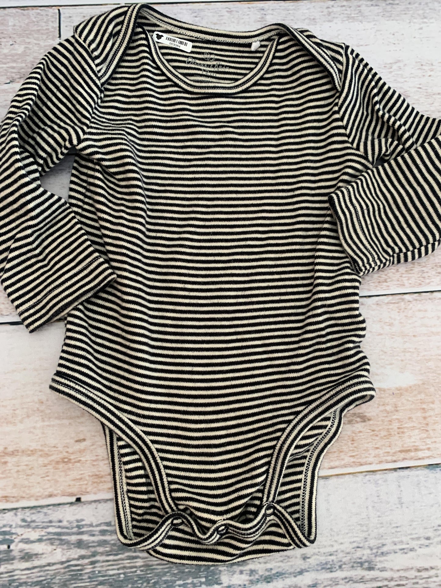 Oliver & Rain Unisex White | Black | Stripe Onesie Size: 6-12 months White | Black | Stripe
