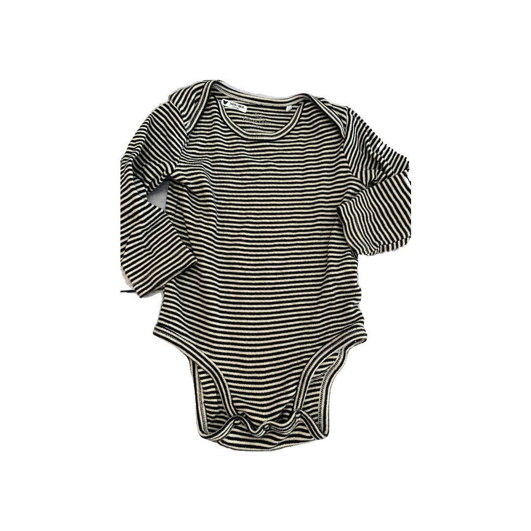 Oliver & Rain Unisex White | Black | Stripe Onesie Size: 6-12 months White | Black | Stripe