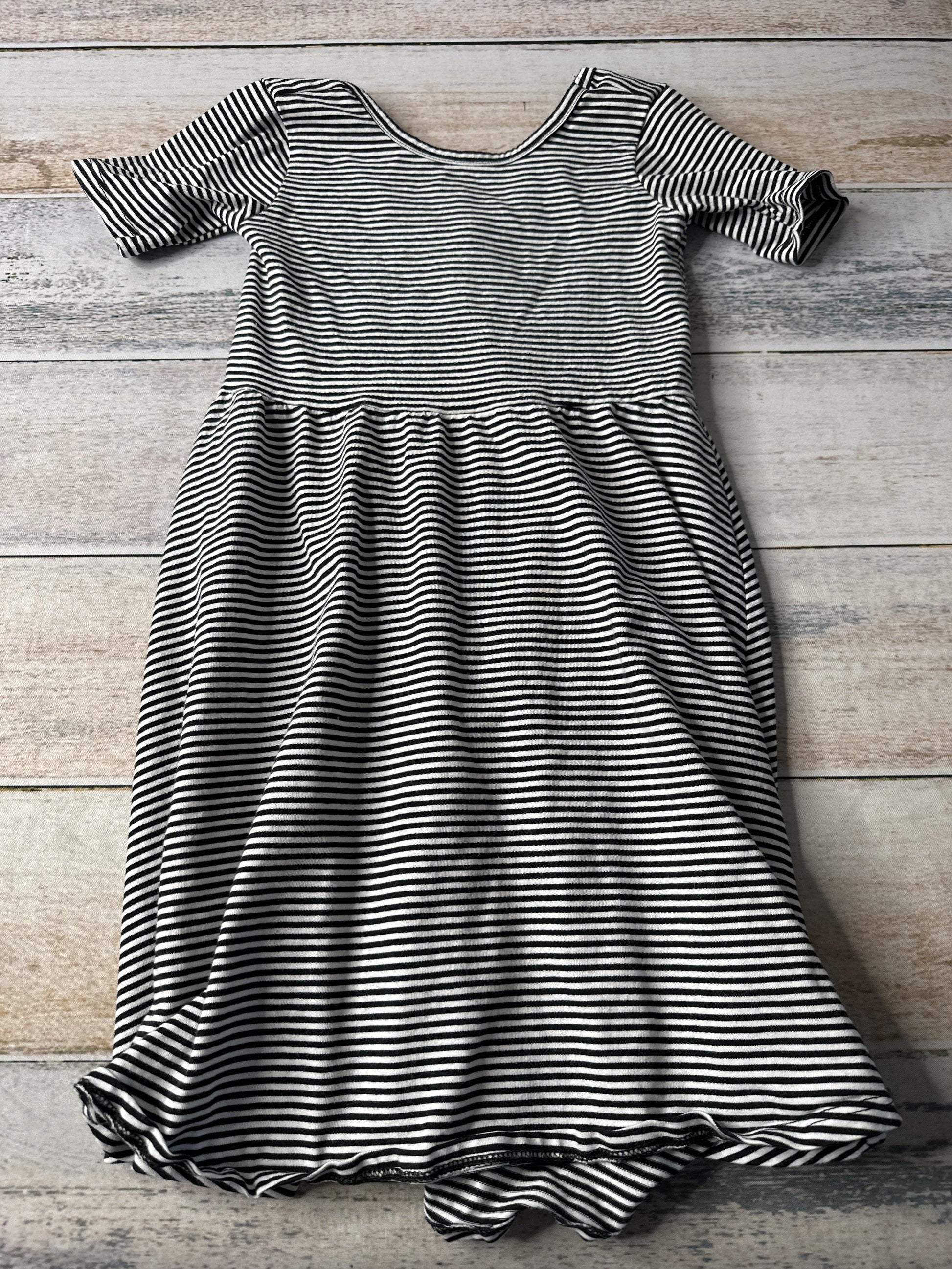 Nordstrom Girls White | Black | Stripe Dress Size: 5 White | Black | Stripe