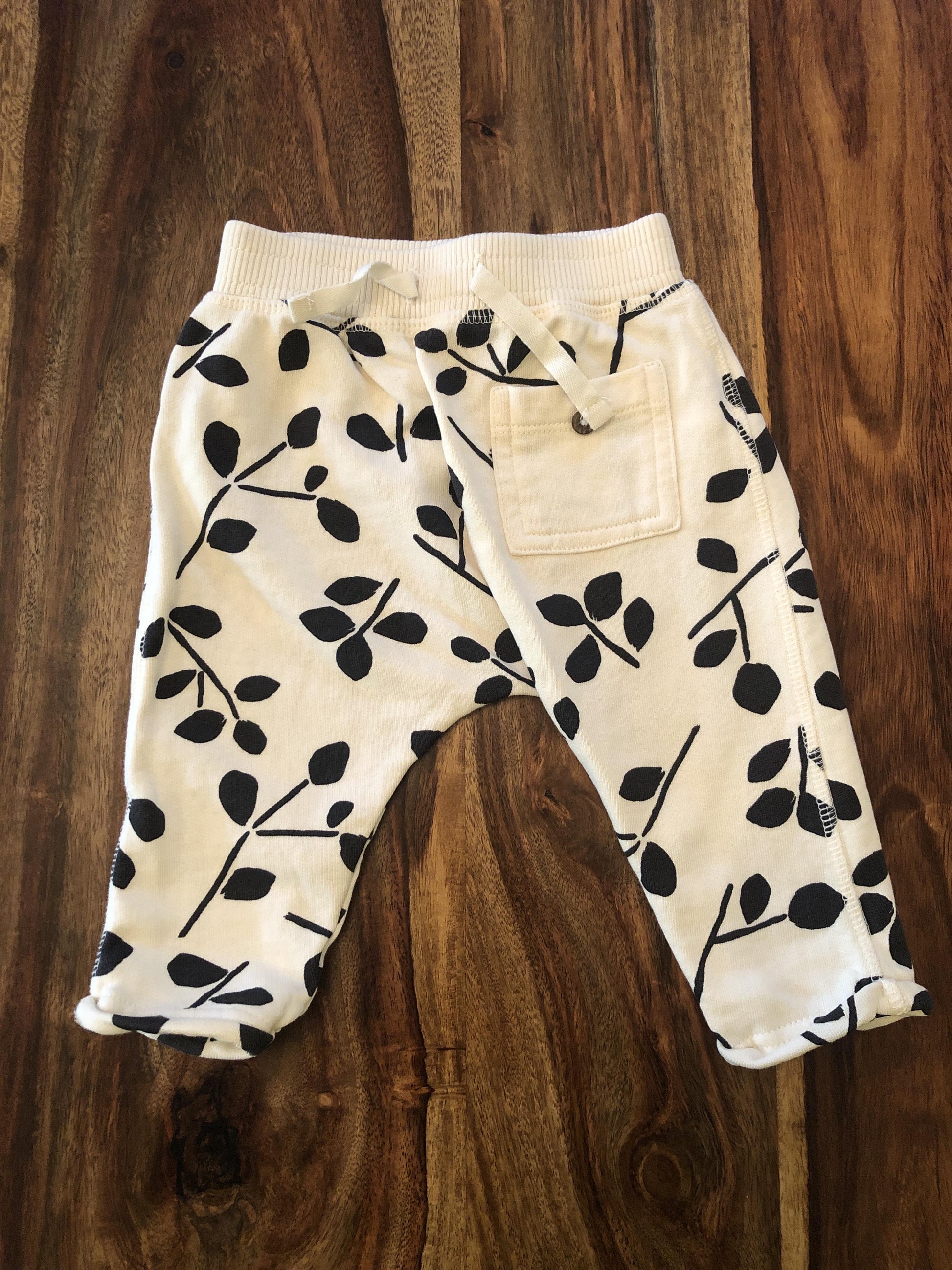Oliver & Rain Girls White | Black Pants Size: 6 months White | Black