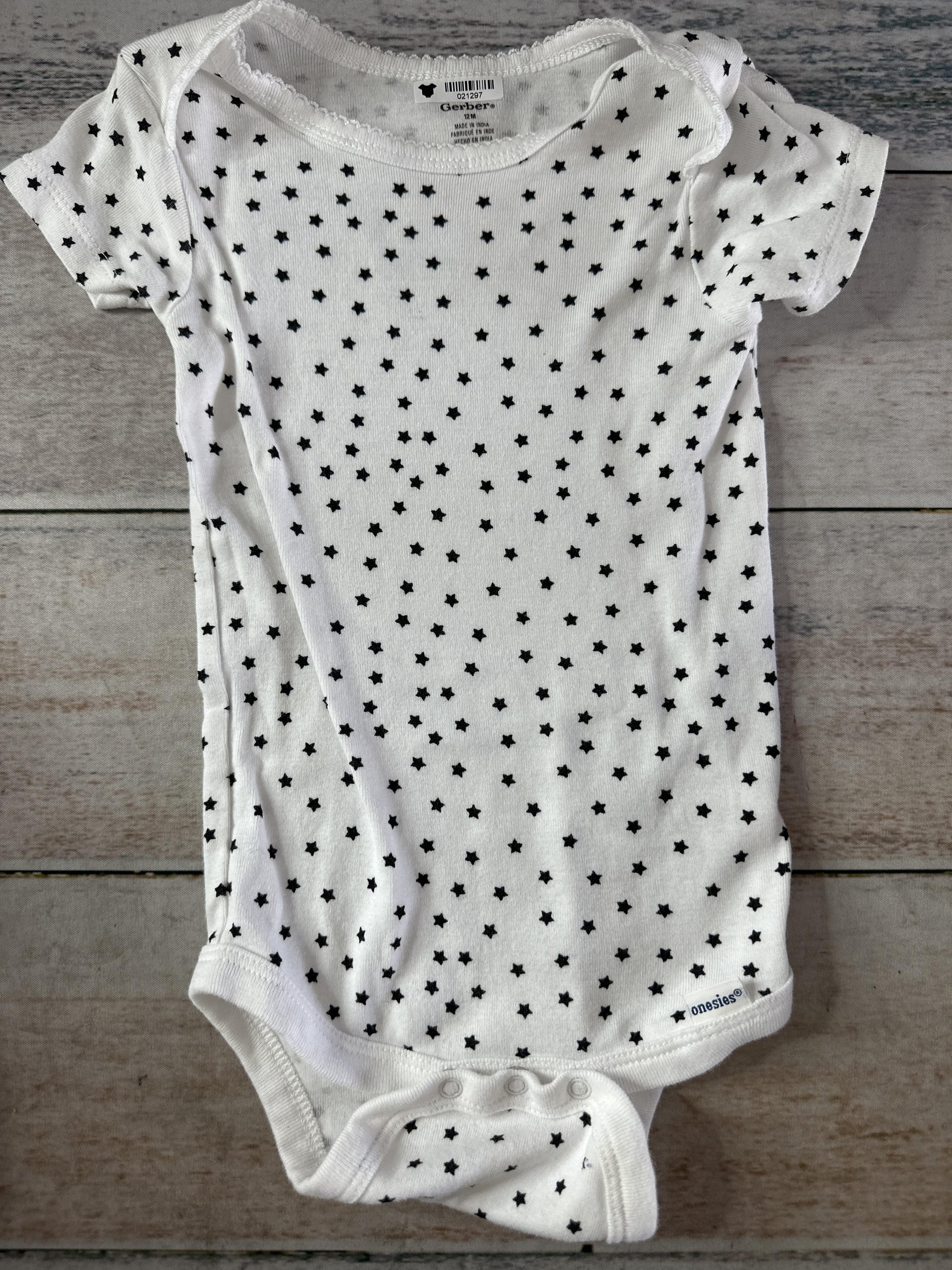 Gerber orgs Unisex White | Black Onesie Size: 12 months White | Black