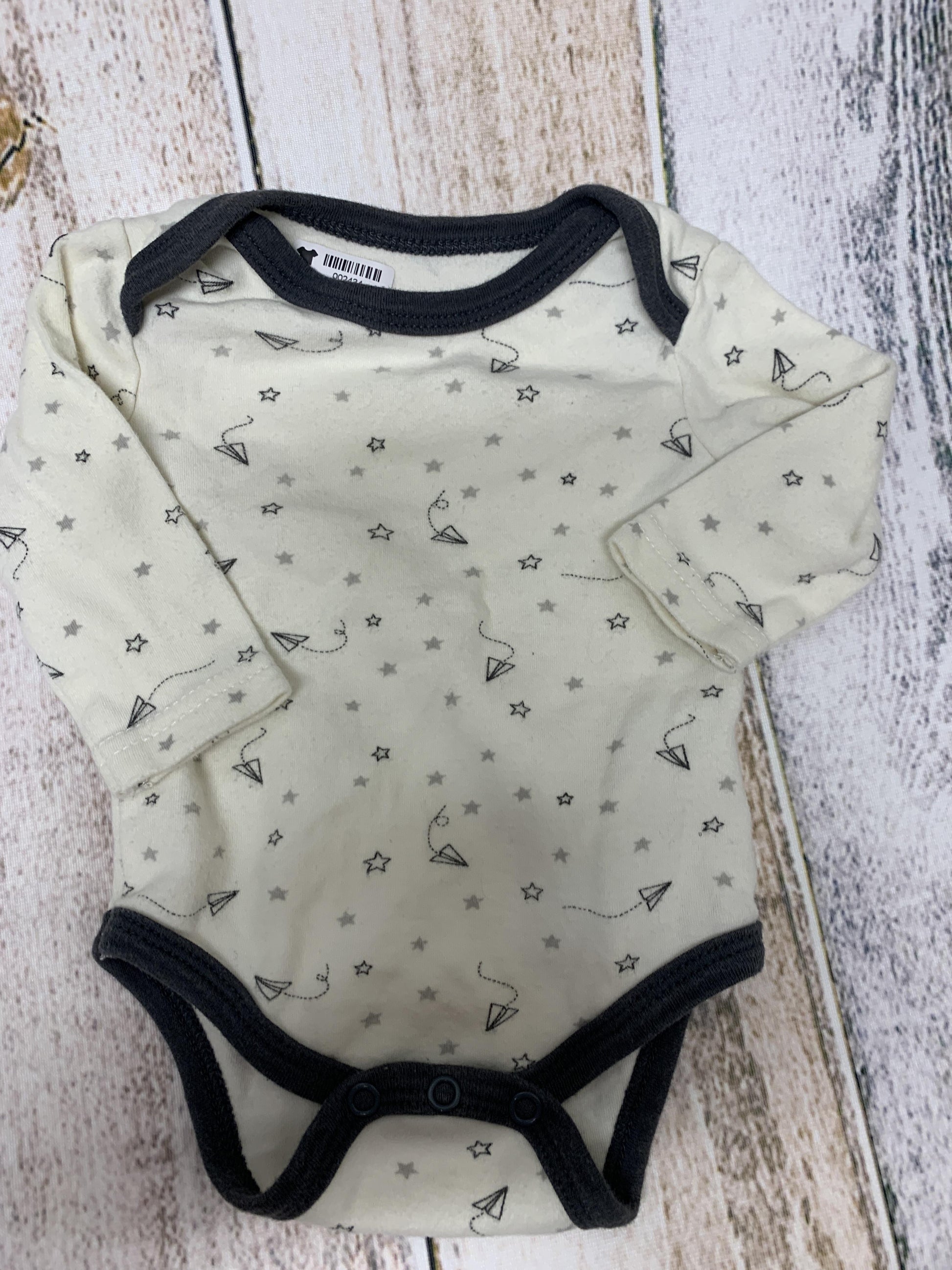 OshKosh Unisex White | Black Onesie Size: 18 months White | Black