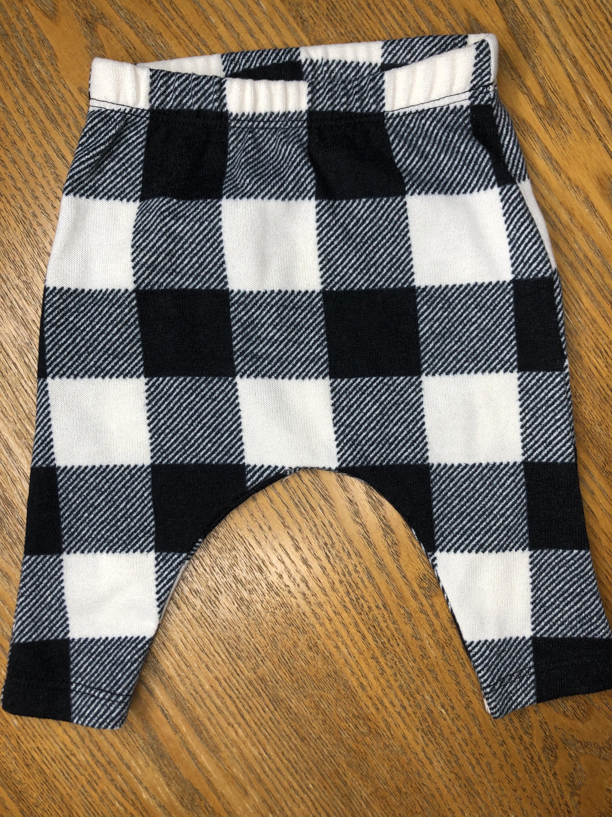 Old Navy Unisex White | Black Pants Size: 3-6 months White | Black