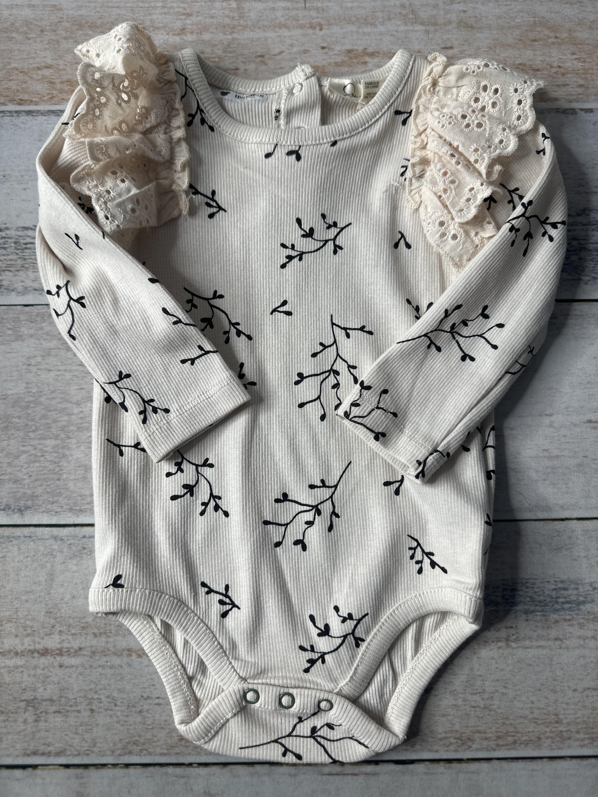 Jessica Simpson Unisex White | Black Onesie Size: 6-9 months White | Black