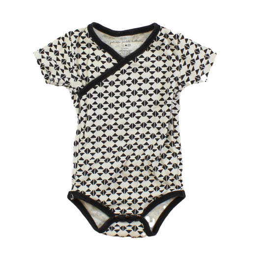 Petunia Pickle Bottoms Boys White | Black Onesie Size: 3-6 Months White | Black