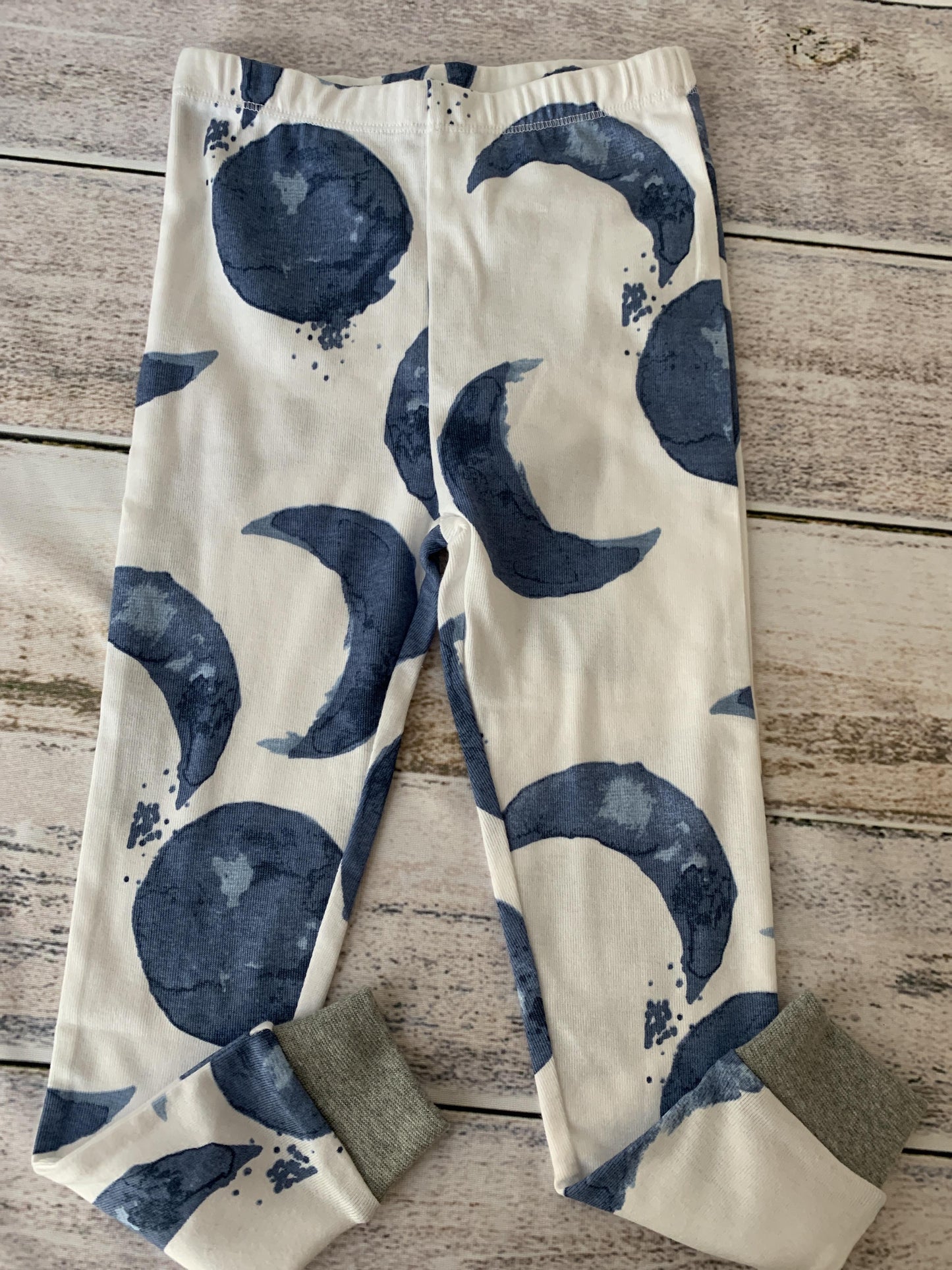 Burt's Bees Boys White | Blue | Space Pajamas Size: 4T White | Blue | Space