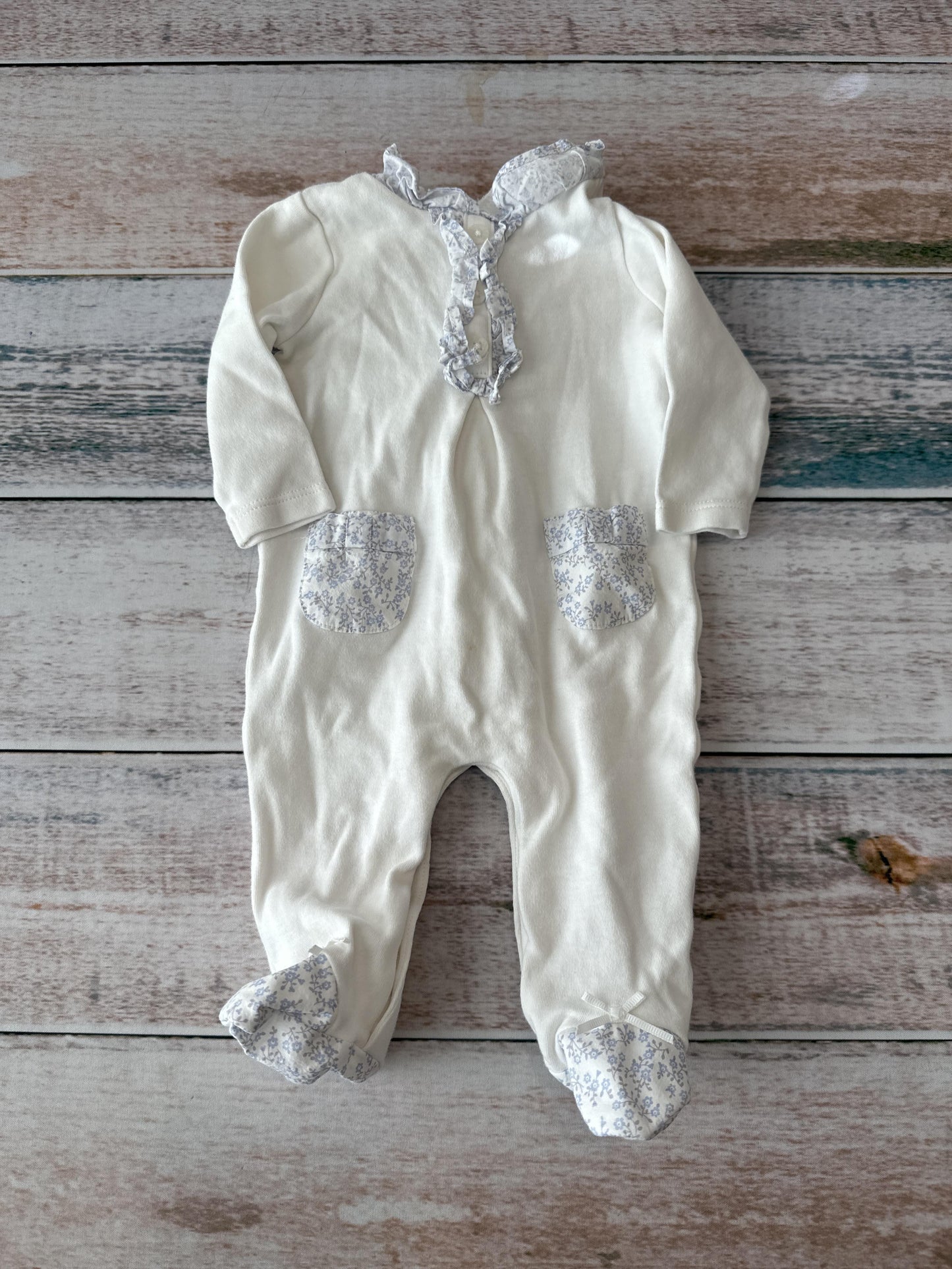 Edgehill Collection Girls White | Blue Pajamas Size: Newborn White | Blue