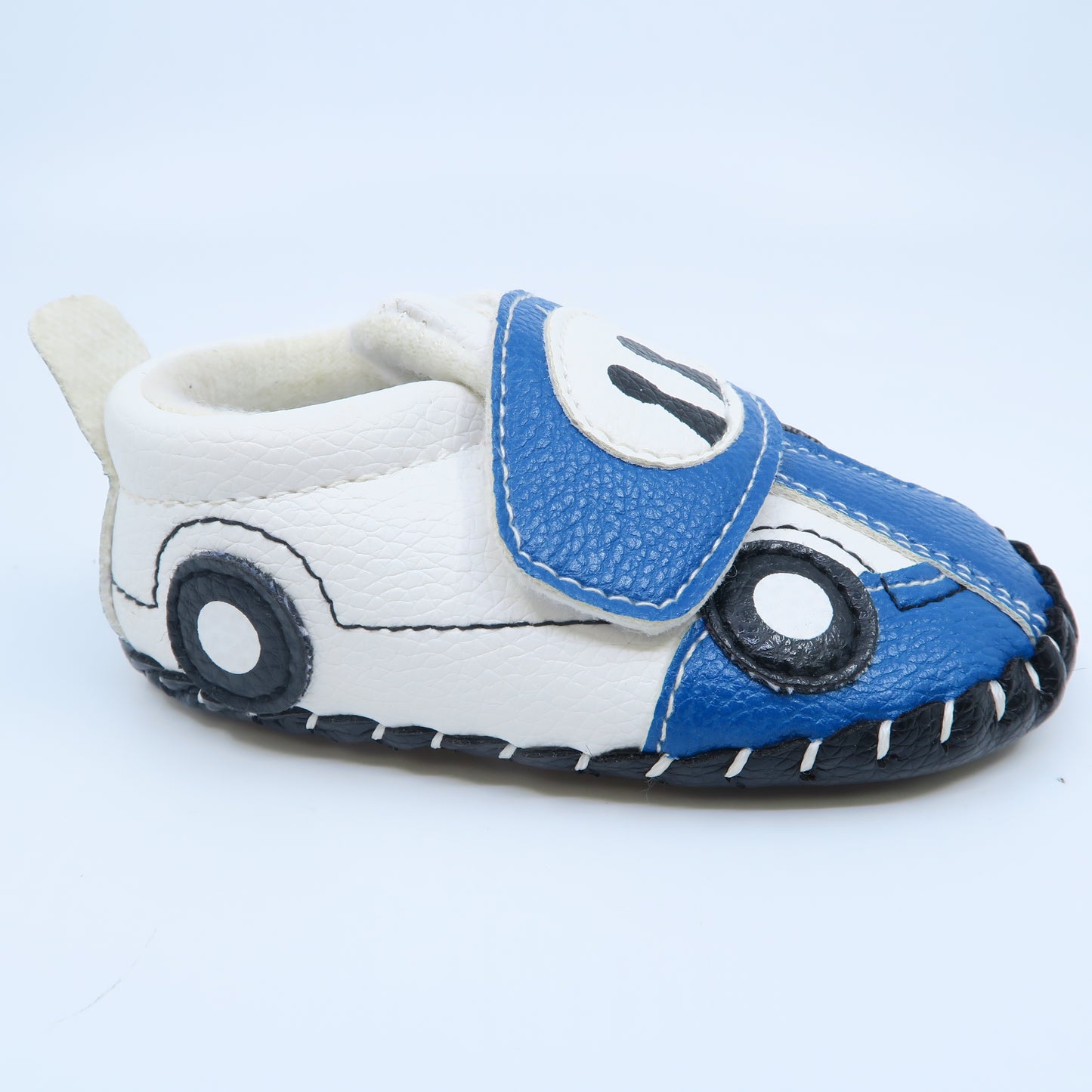 B.L. | Unknown Brand Boys White | Blue Shoes Size: 2 Infant White | Blue
