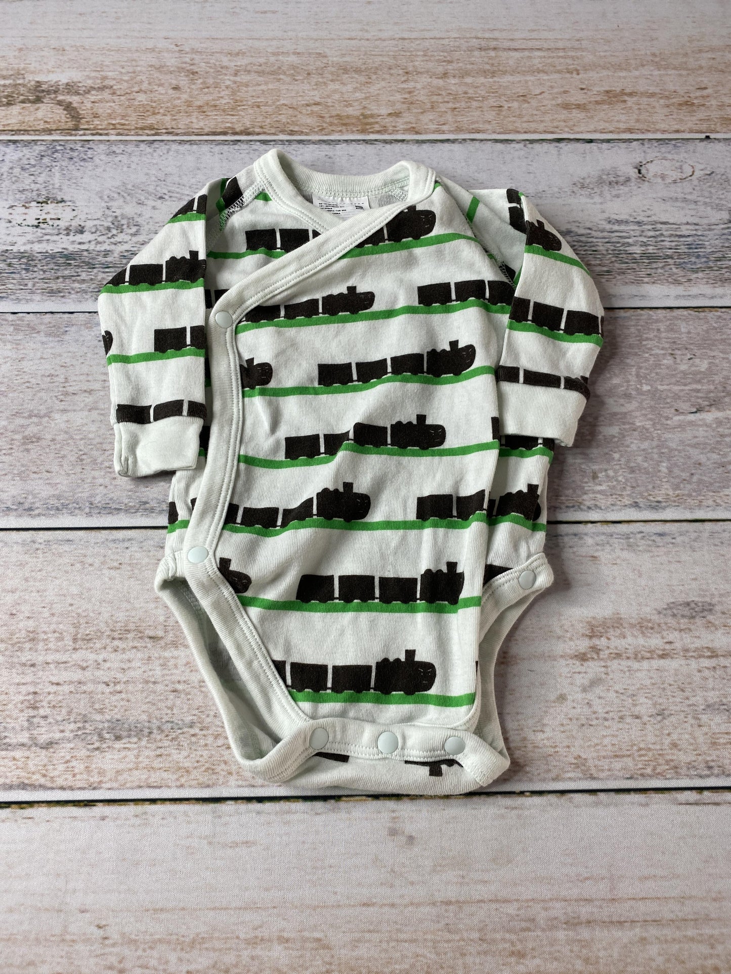 Uniqlo Boys White | Brown | green | Trains Onesie Size: 3-6 months White | Brown | green | Trains