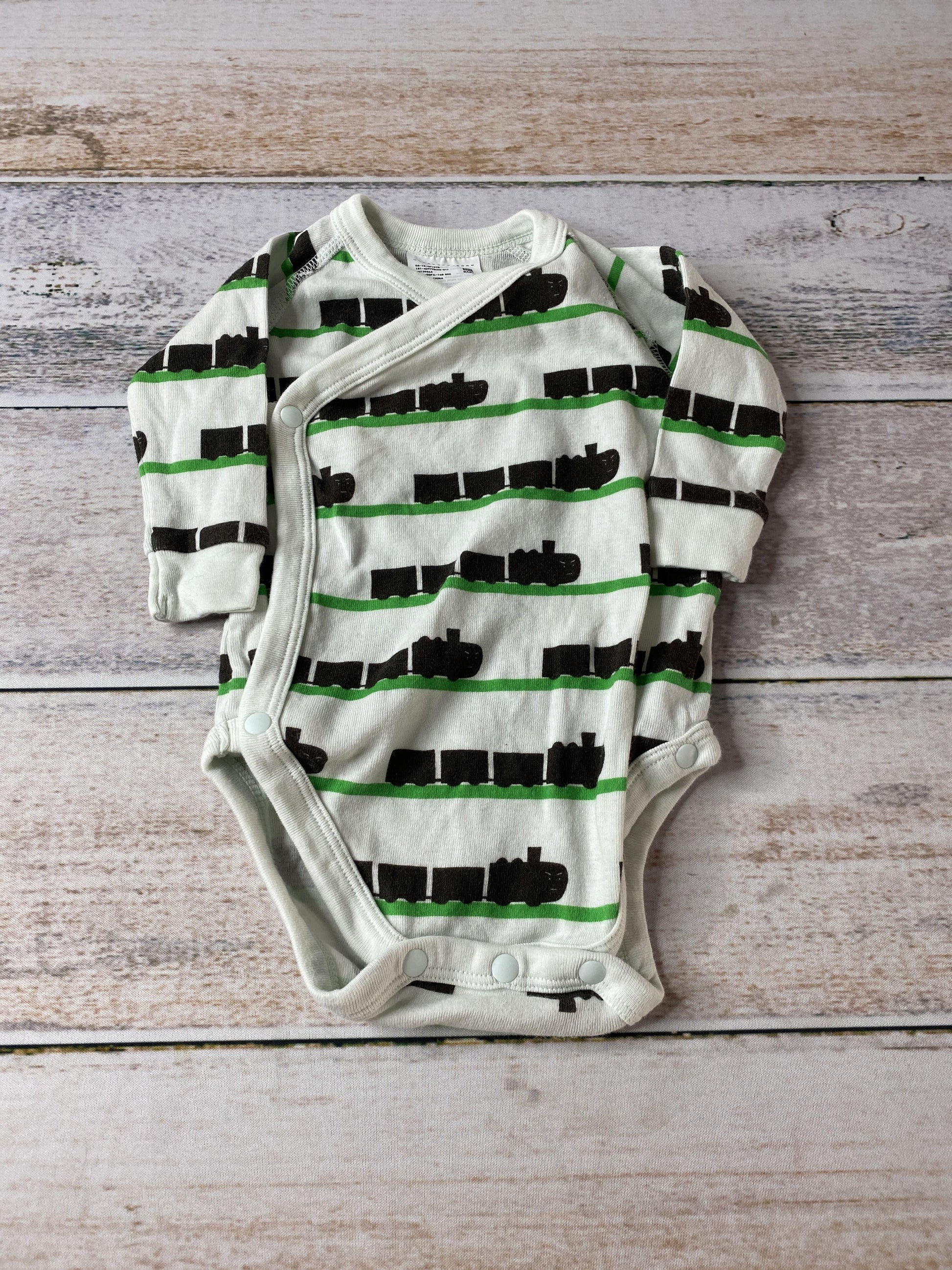 Uniqlo Boys White | Brown | green | Trains Onesie Size: 3-6 months White | Brown | green | Trains