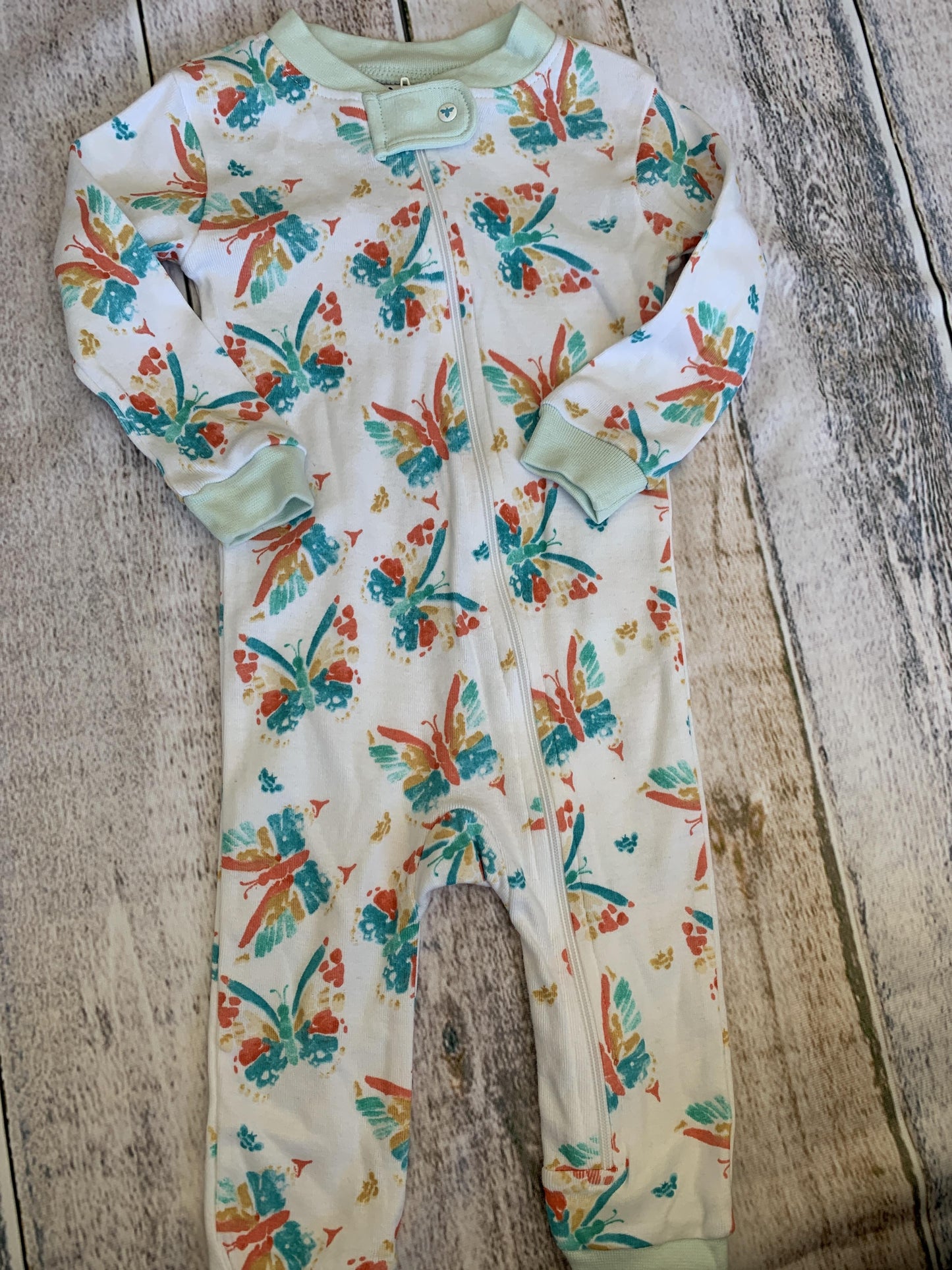 Burt's Bees Boys White | Butterfly Pajamas Size: 6-9 months White | Butterfly