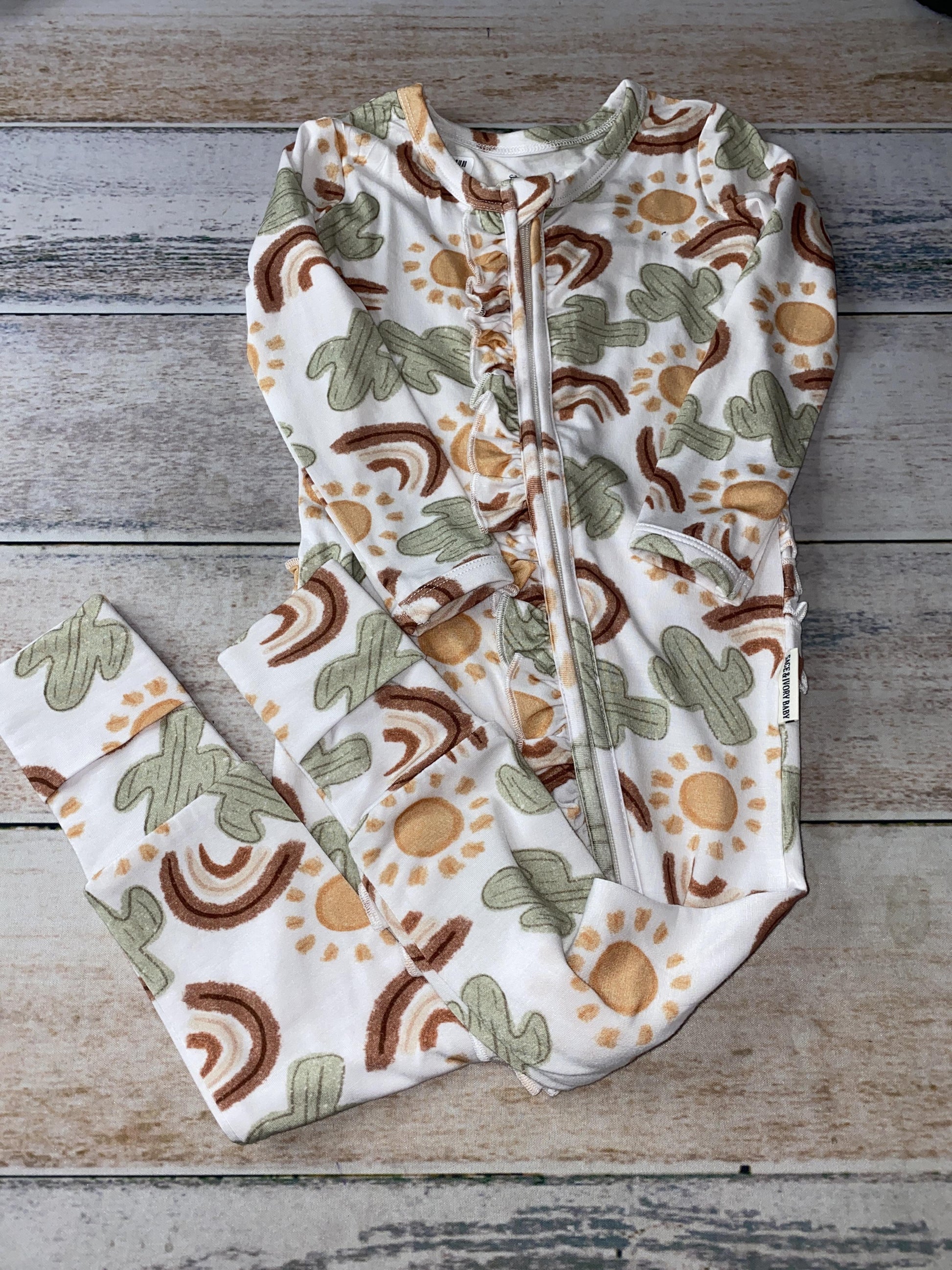 Sage and Ivory Unisex White | Cactus Long Sleeve Outfit Size: 12-18 months White | Cactus