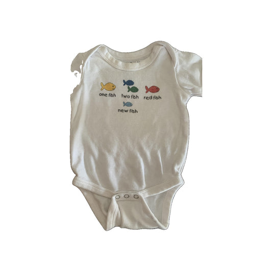 Boys White | Graphic Onesie Size: 0-6 months White | Graphic