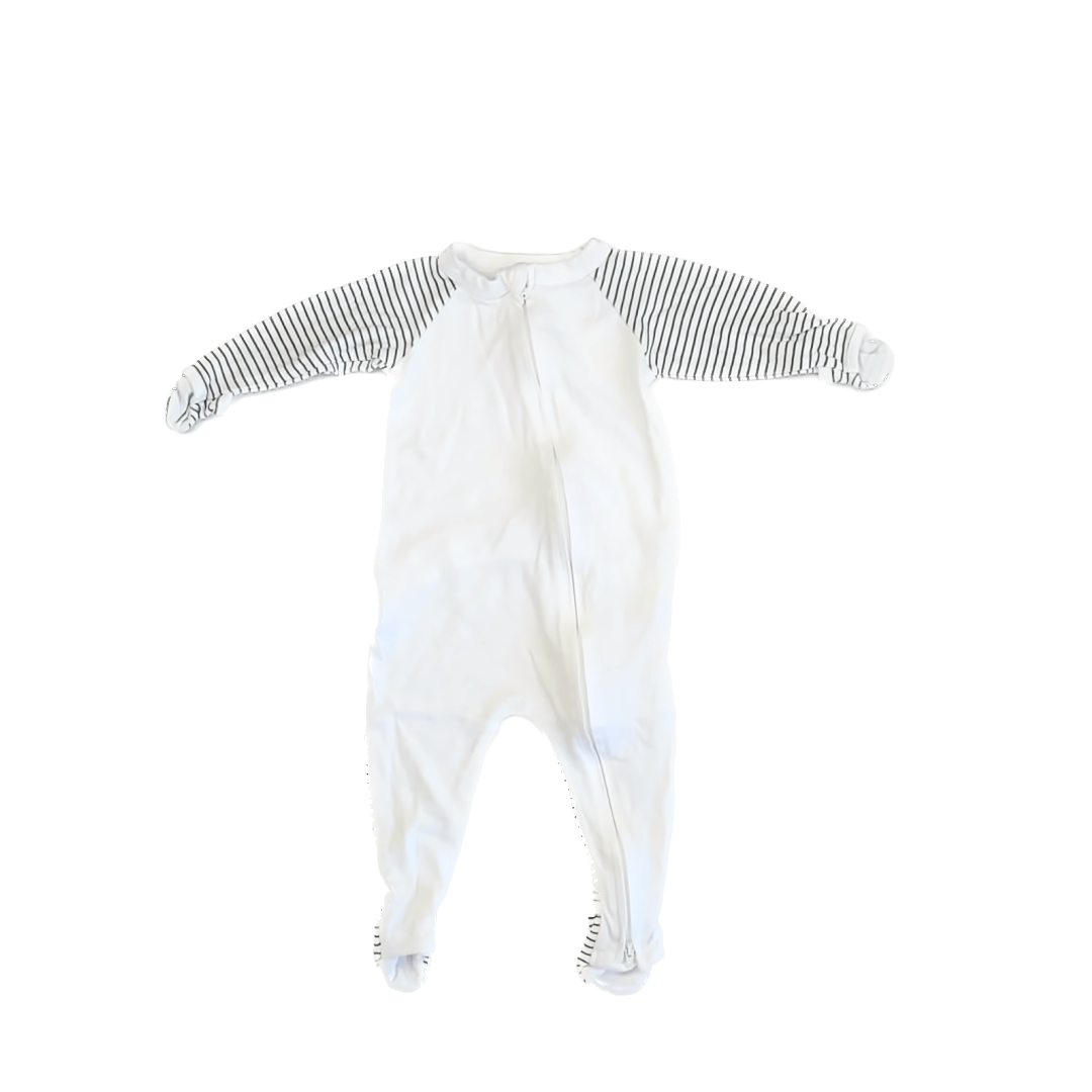 Goumi Boys White | Grey Stripe 1-piece footed Pajamas Size: 3-6 Months White | Grey Stripe