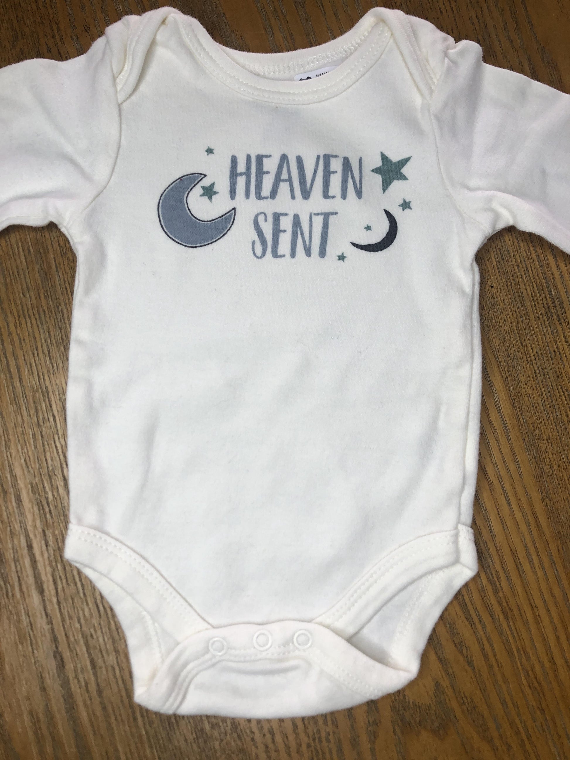 Chick Pea Unisex White | Grey Onesie Size: 3-6 months White | Grey